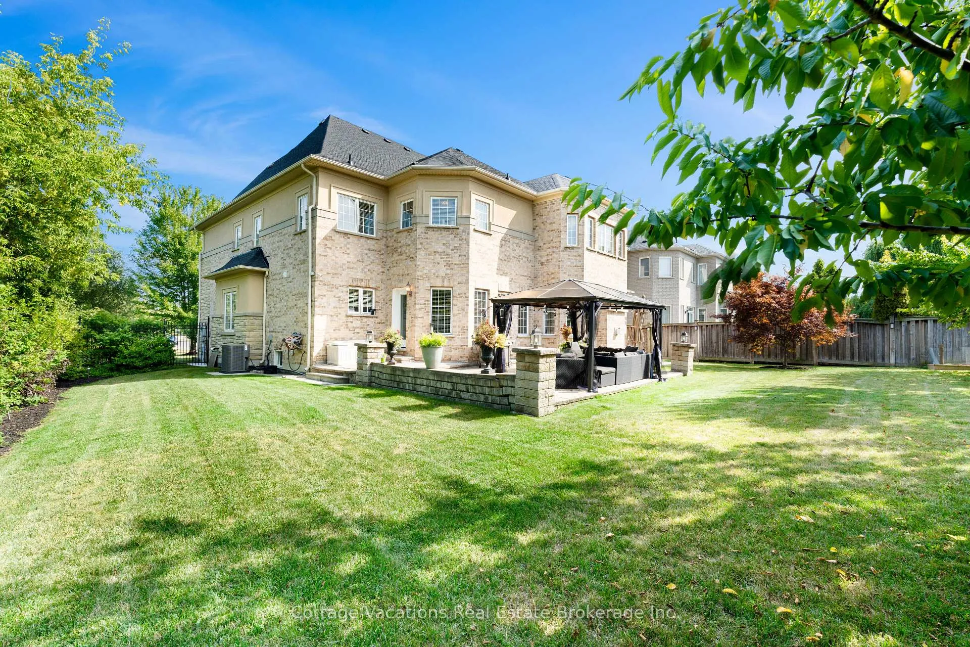 Photo 2 of 26 Louvain Drive, Brampton, Vales of Castlemore North — HOMEH