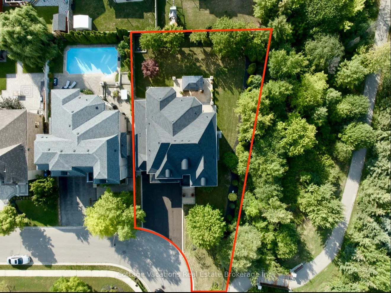 Photo 3 of 26 Louvain Drive, Brampton, Vales of Castlemore North — HOMEH
