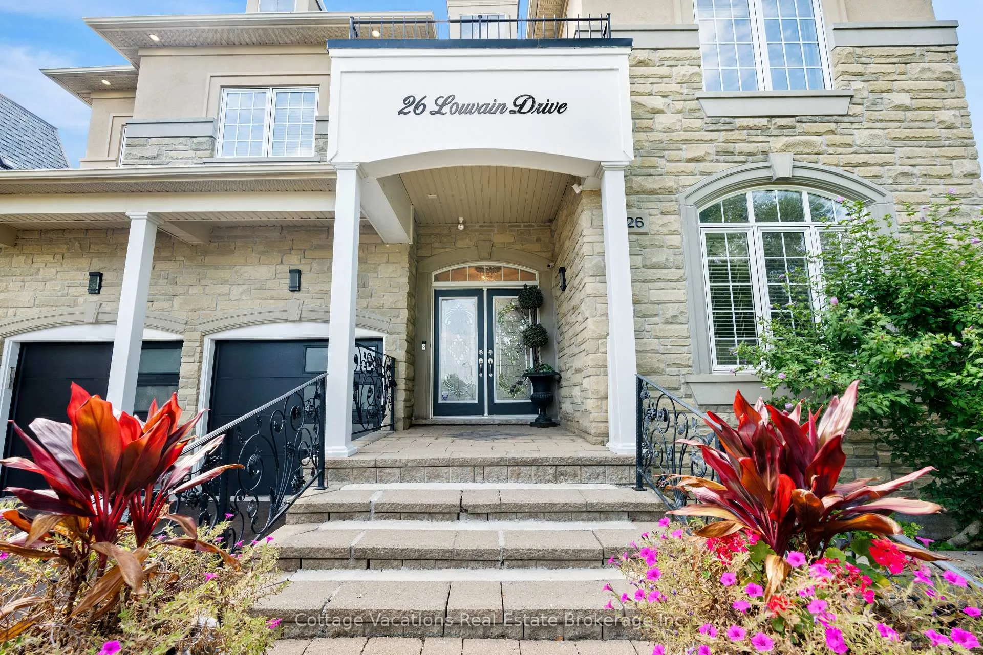Photo 4 of 26 Louvain Drive, Brampton, Vales of Castlemore North — HOMEH