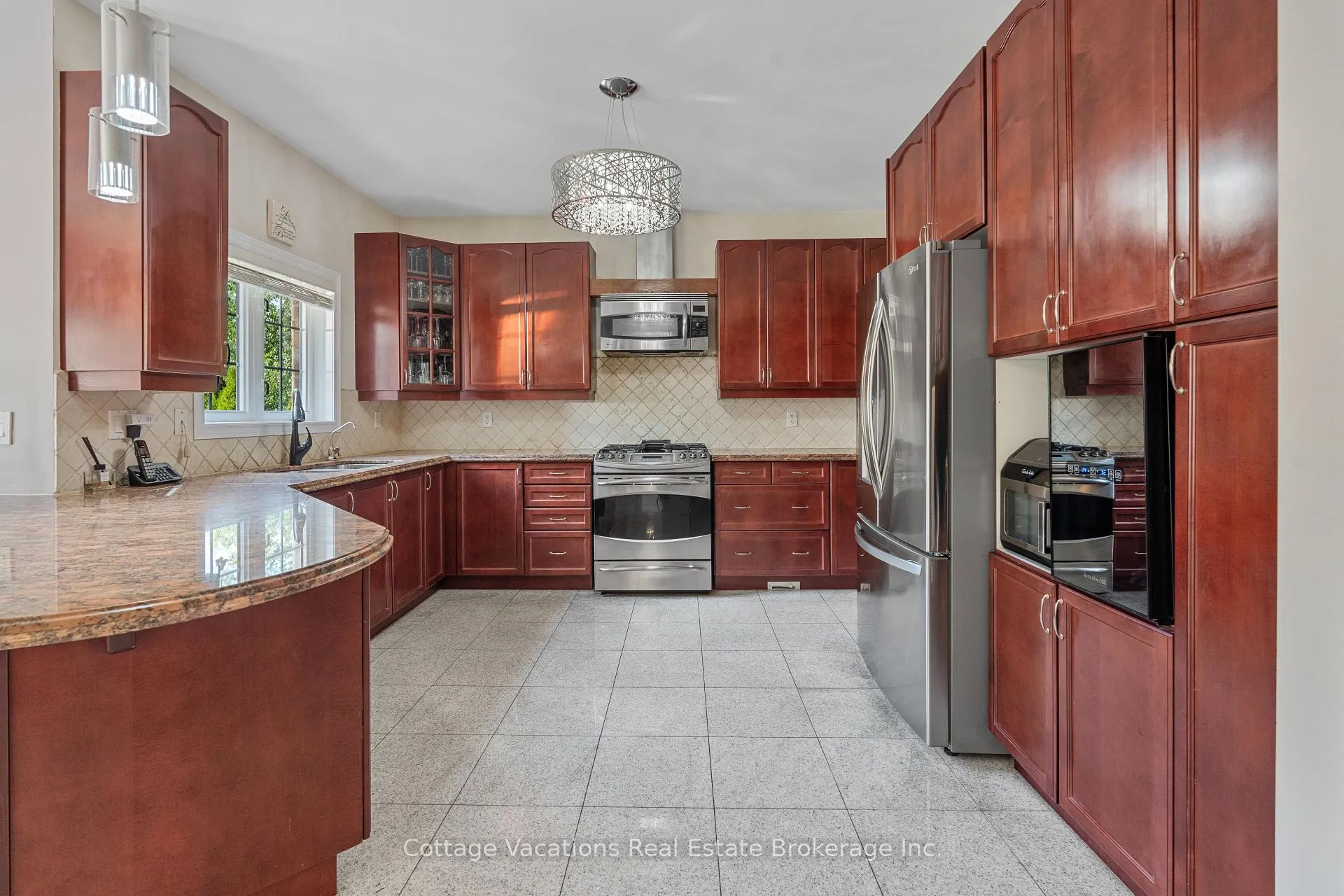 Photo 6 of 26 Louvain Drive, Brampton, Vales of Castlemore North — HOMEH