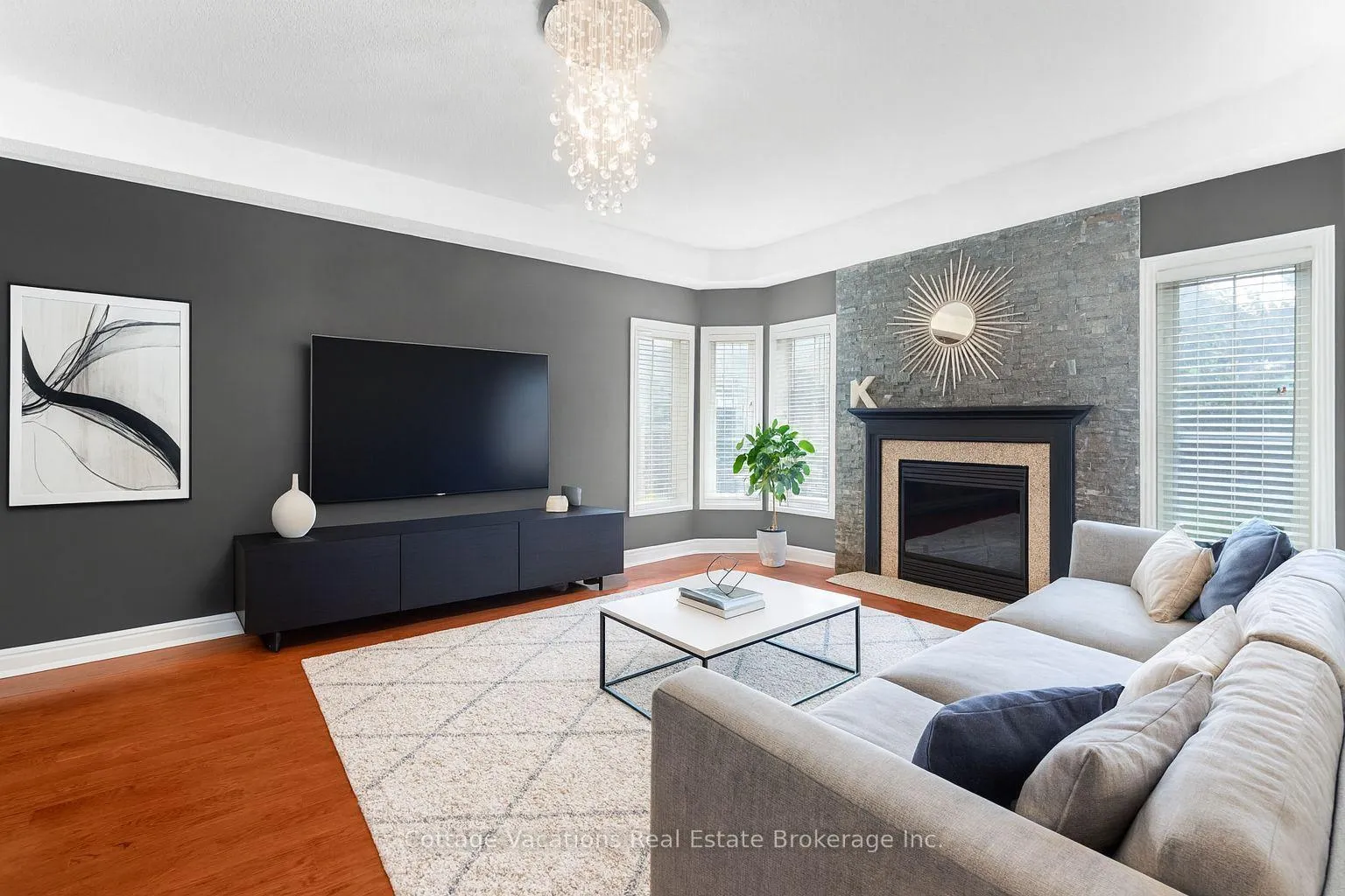 Photo 10 of 26 Louvain Drive, Brampton, Vales of Castlemore North — HOMEH