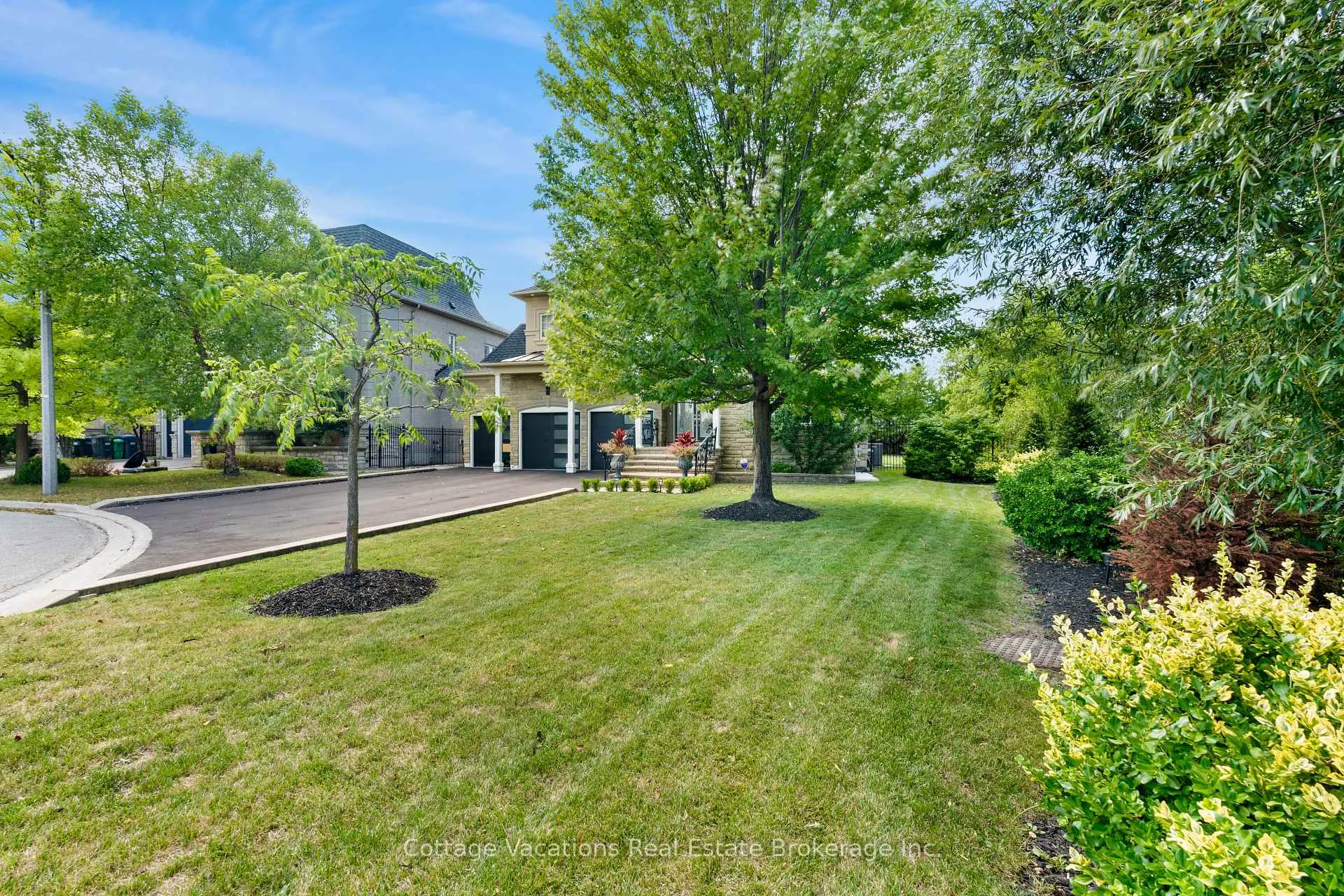 Photo 37 of 26 Louvain Drive, Brampton, Vales of Castlemore North — HOMEH