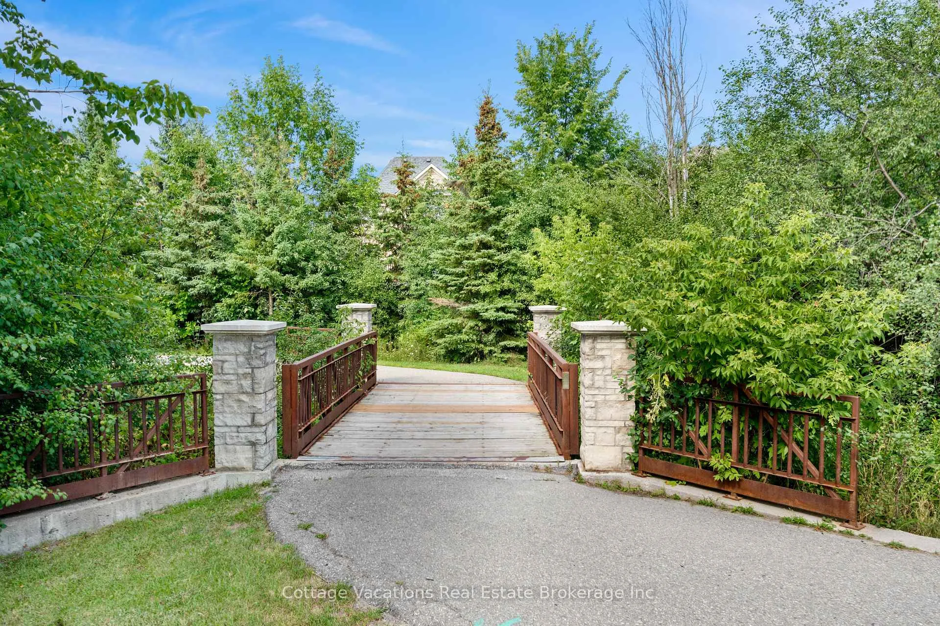Photo 38 of 26 Louvain Drive, Brampton, Vales of Castlemore North — HOMEH