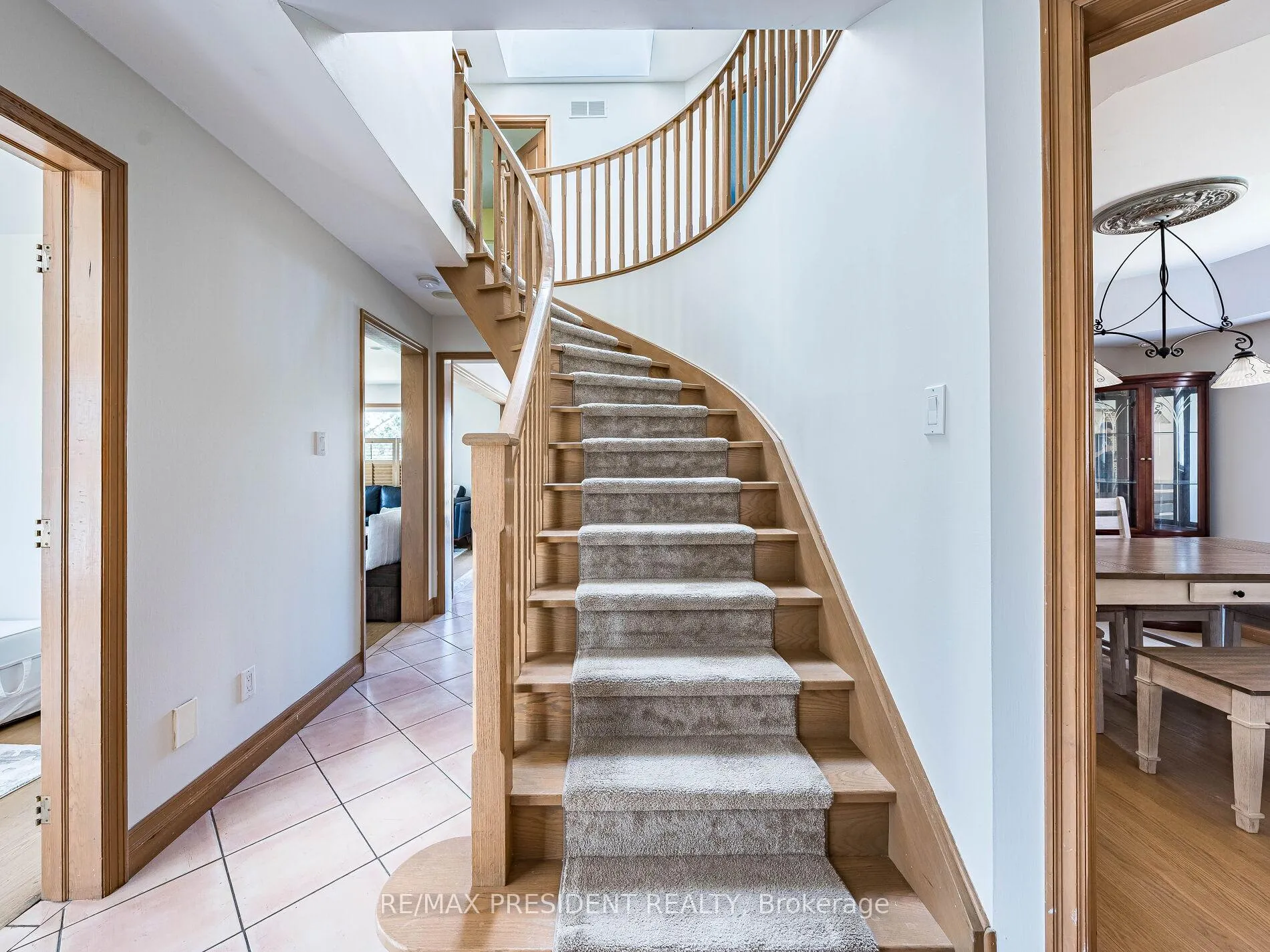 Photo 3 of 45 Grasett Crescent, Barrie, West Bayfield — HOMEH