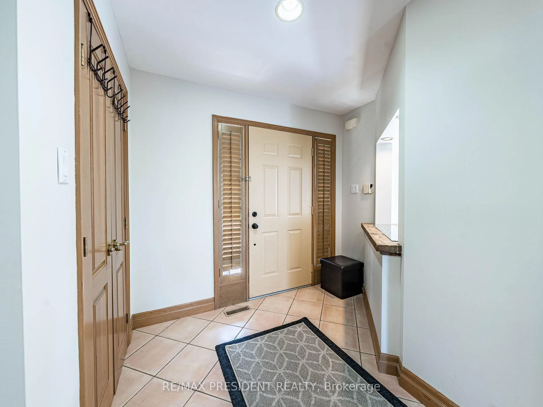 Photo 4 of 45 Grasett Crescent, Barrie, West Bayfield — HOMEH