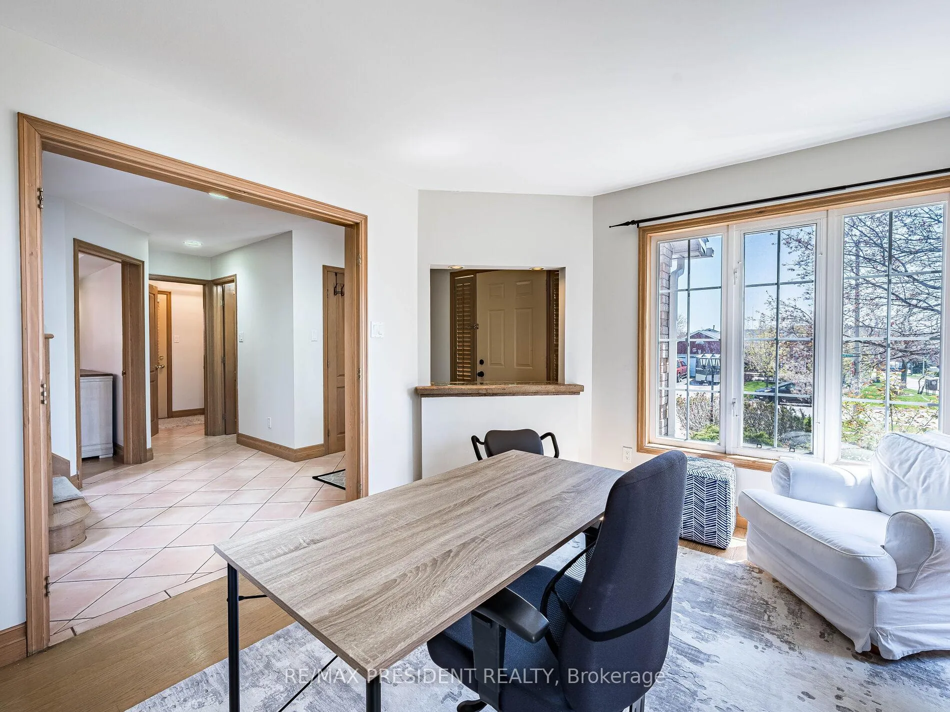Photo 8 of 45 Grasett Crescent, Barrie, West Bayfield — HOMEH