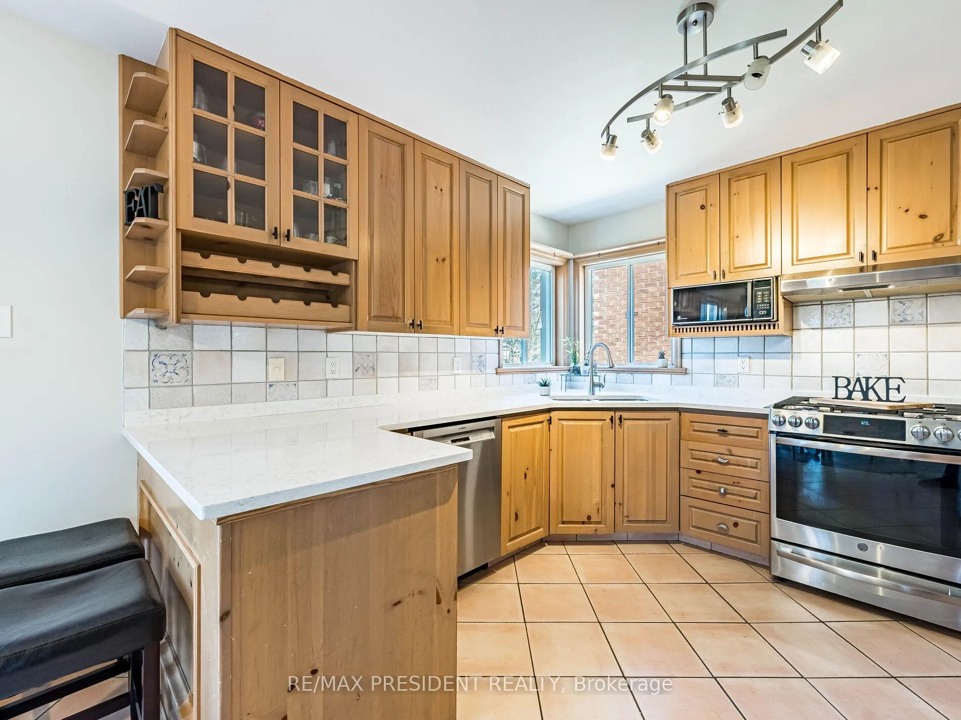 Photo 16 of 45 Grasett Crescent, Barrie, West Bayfield — HOMEH