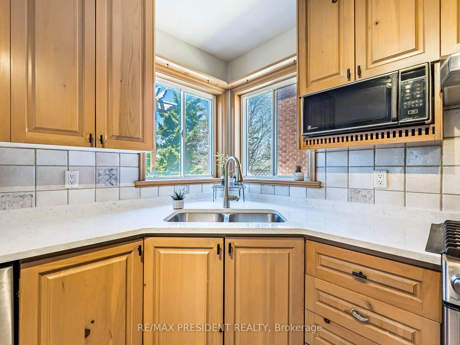 Photo 17 of 45 Grasett Crescent, Barrie, West Bayfield — HOMEH