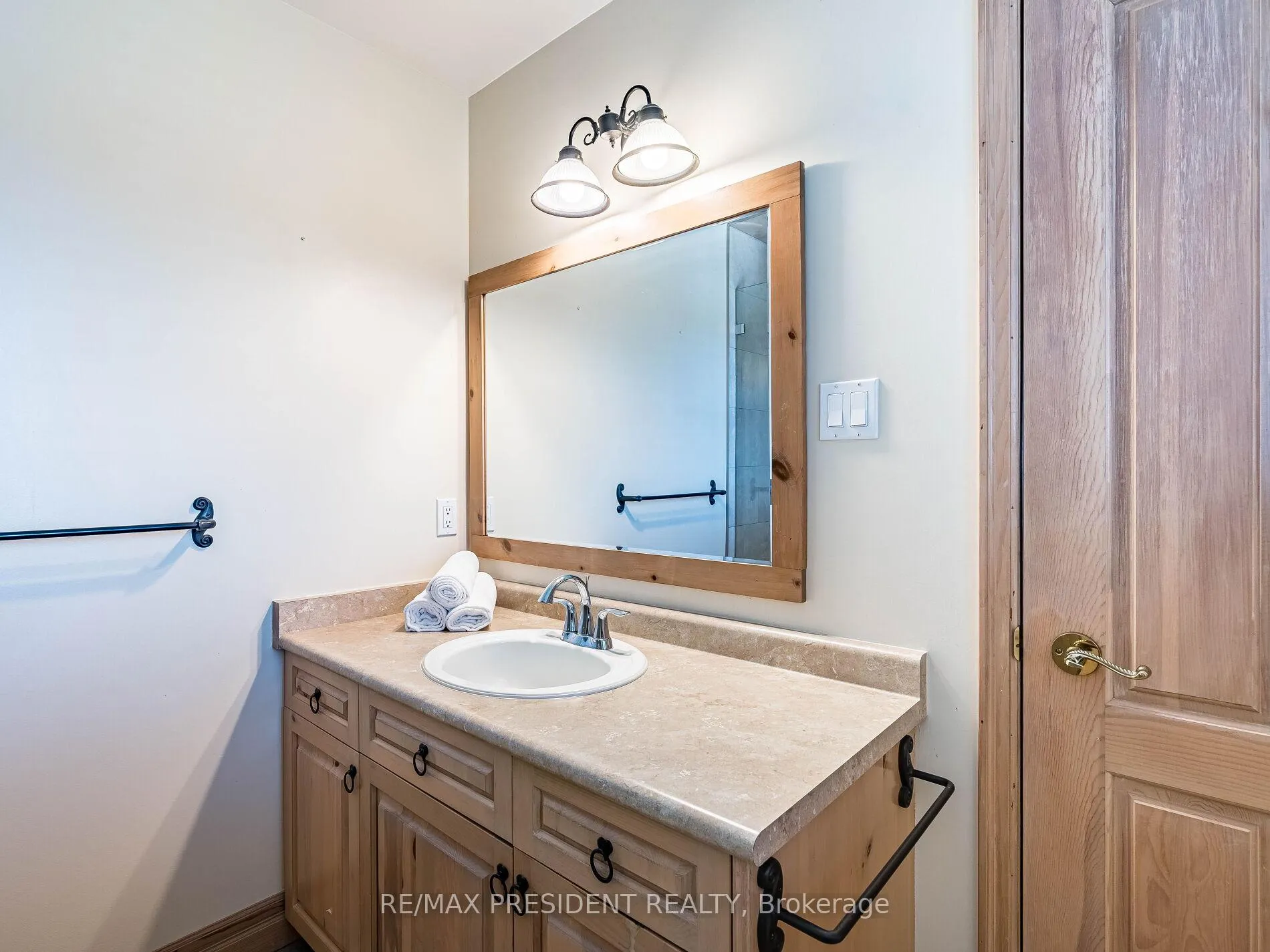 Photo 29 of 45 Grasett Crescent, Barrie, West Bayfield — HOMEH