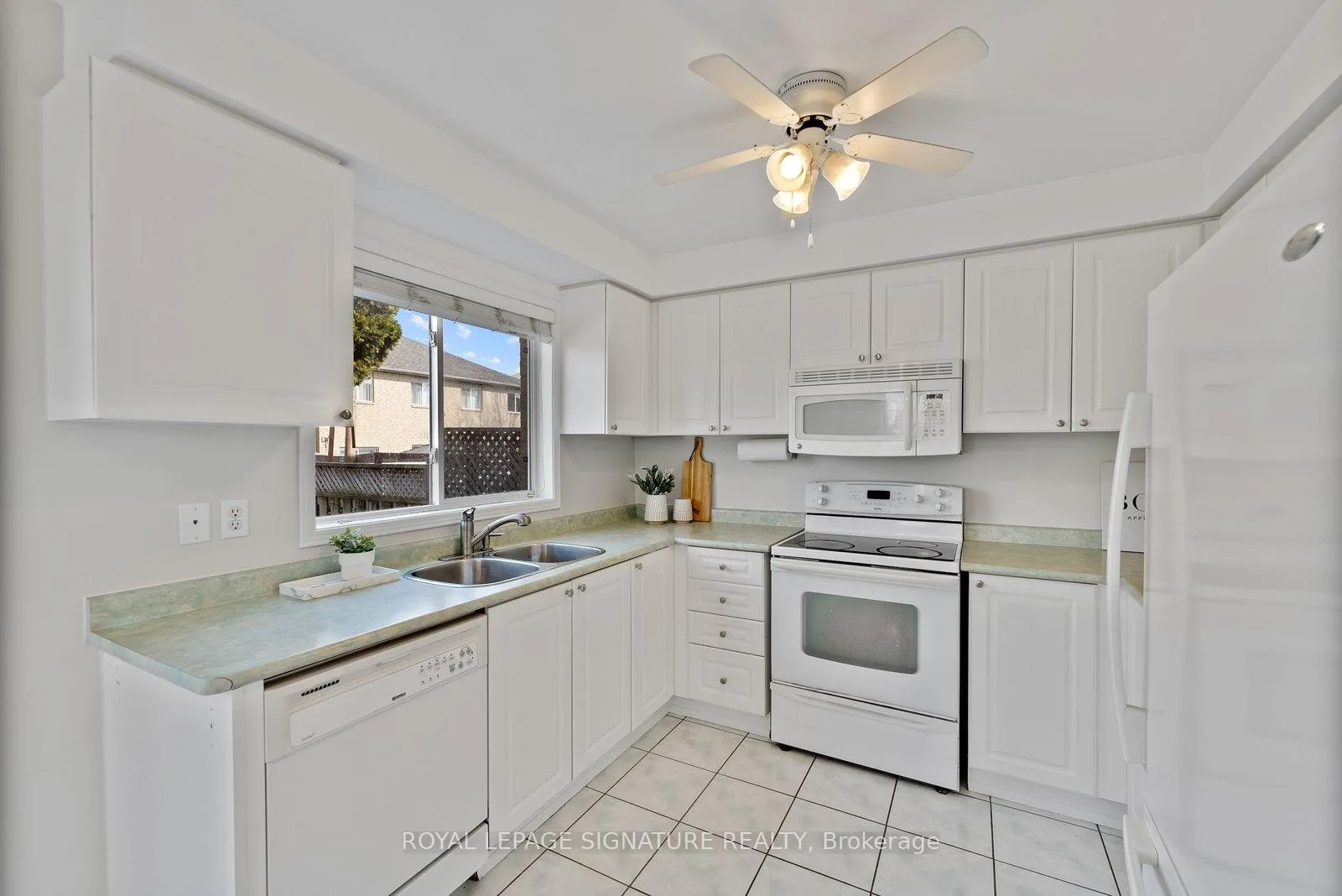 Photo 10 of 46 Baha Crescent, Brampton, Fletcher's Meadow — HOMEH