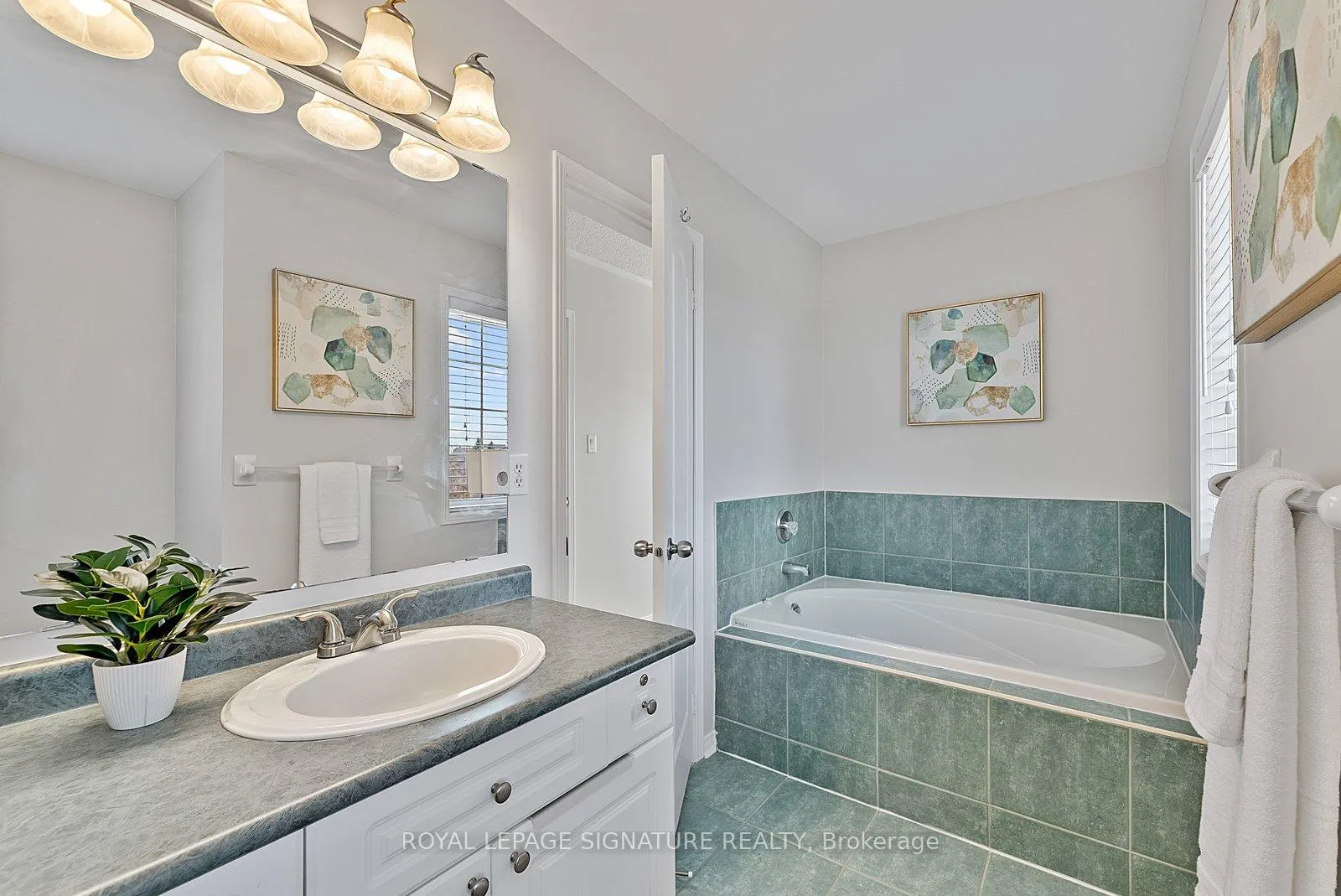 Photo 24 of 46 Baha Crescent, Brampton, Fletcher's Meadow — HOMEH