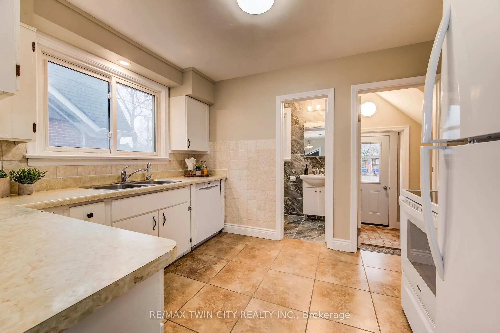 Photo 17 of 483 Ephraim Street, Waterloo — HOMEH