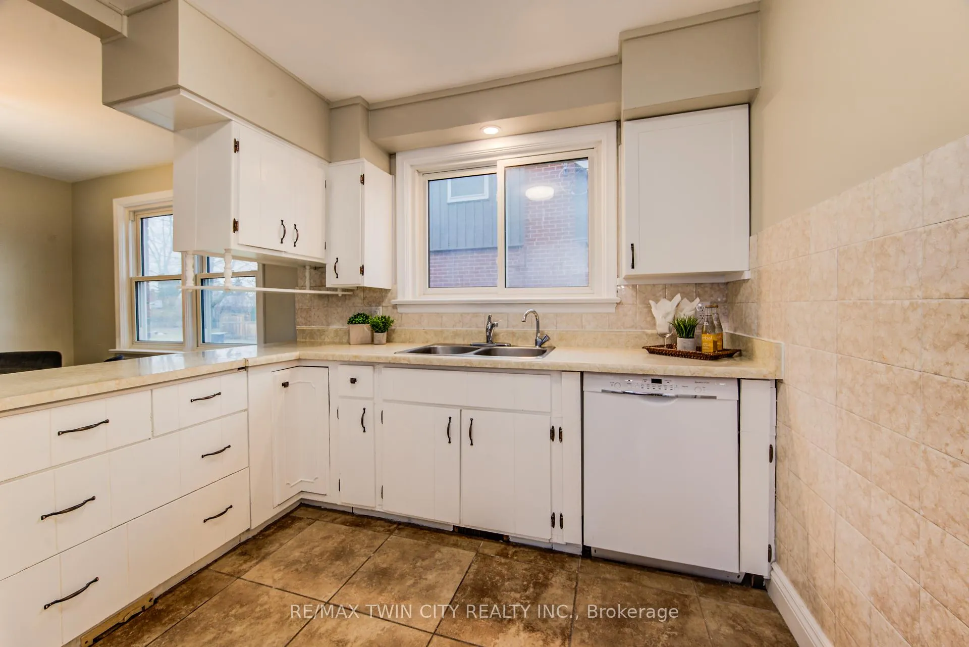 Photo 18 of 483 Ephraim Street, Waterloo — HOMEH