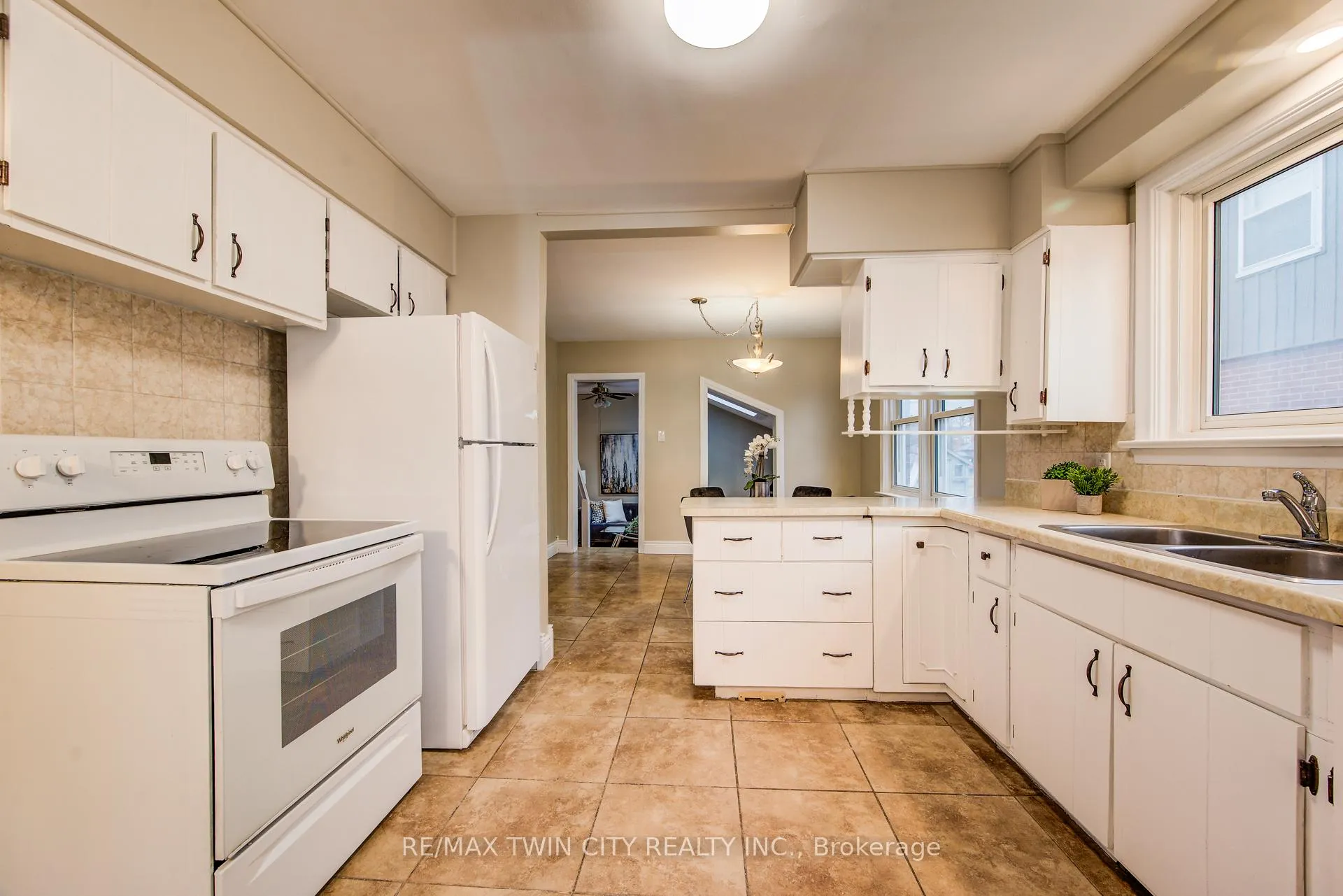 Photo 19 of 483 Ephraim Street, Waterloo — HOMEH