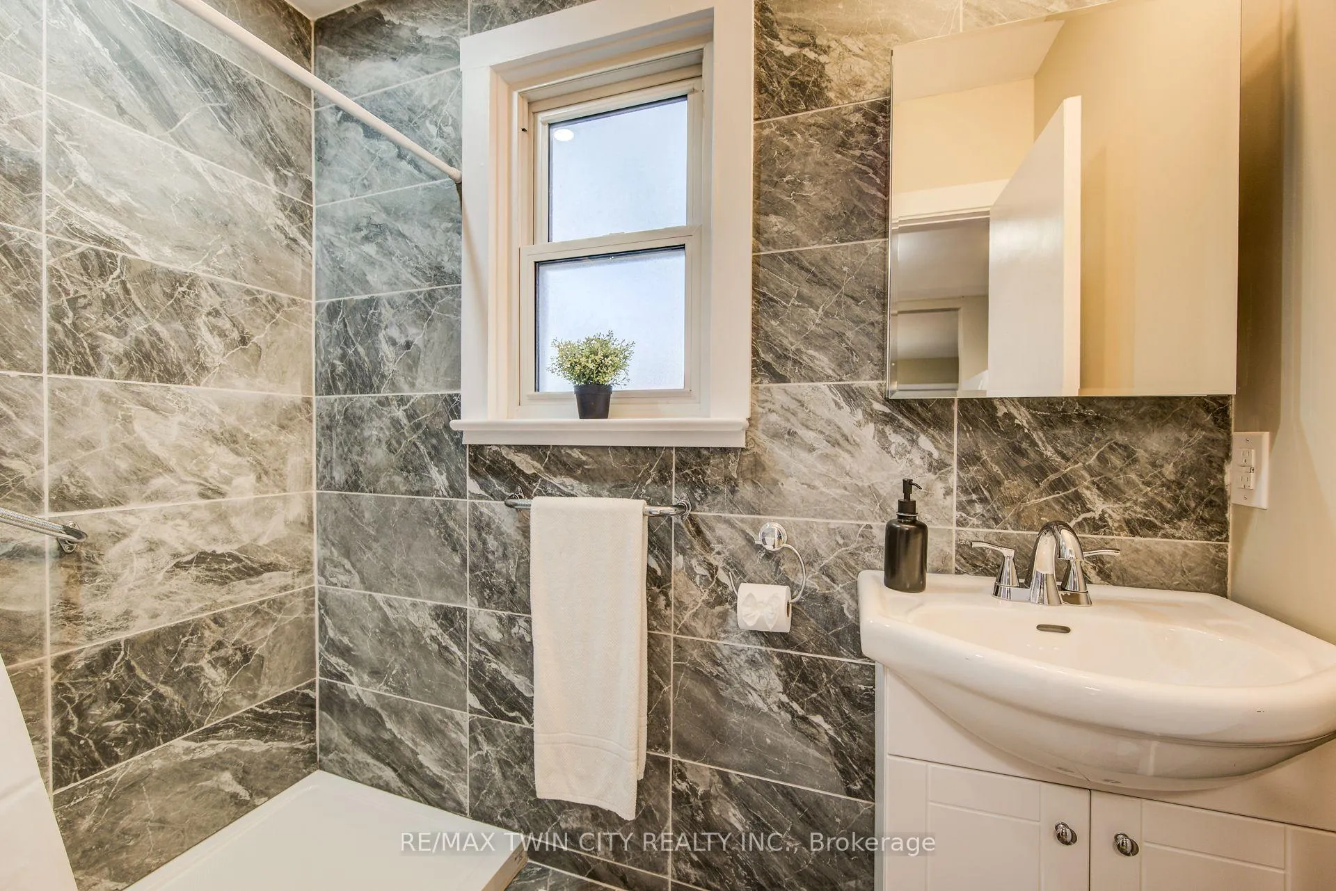 Photo 21 of 483 Ephraim Street, Waterloo — HOMEH