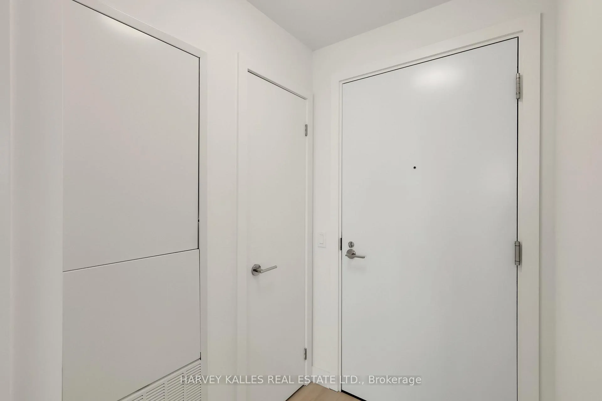 Photo 3 of Unit 2811S, 110 Broadway Avenue, Toronto, Mount Pleasant West — HOMEH