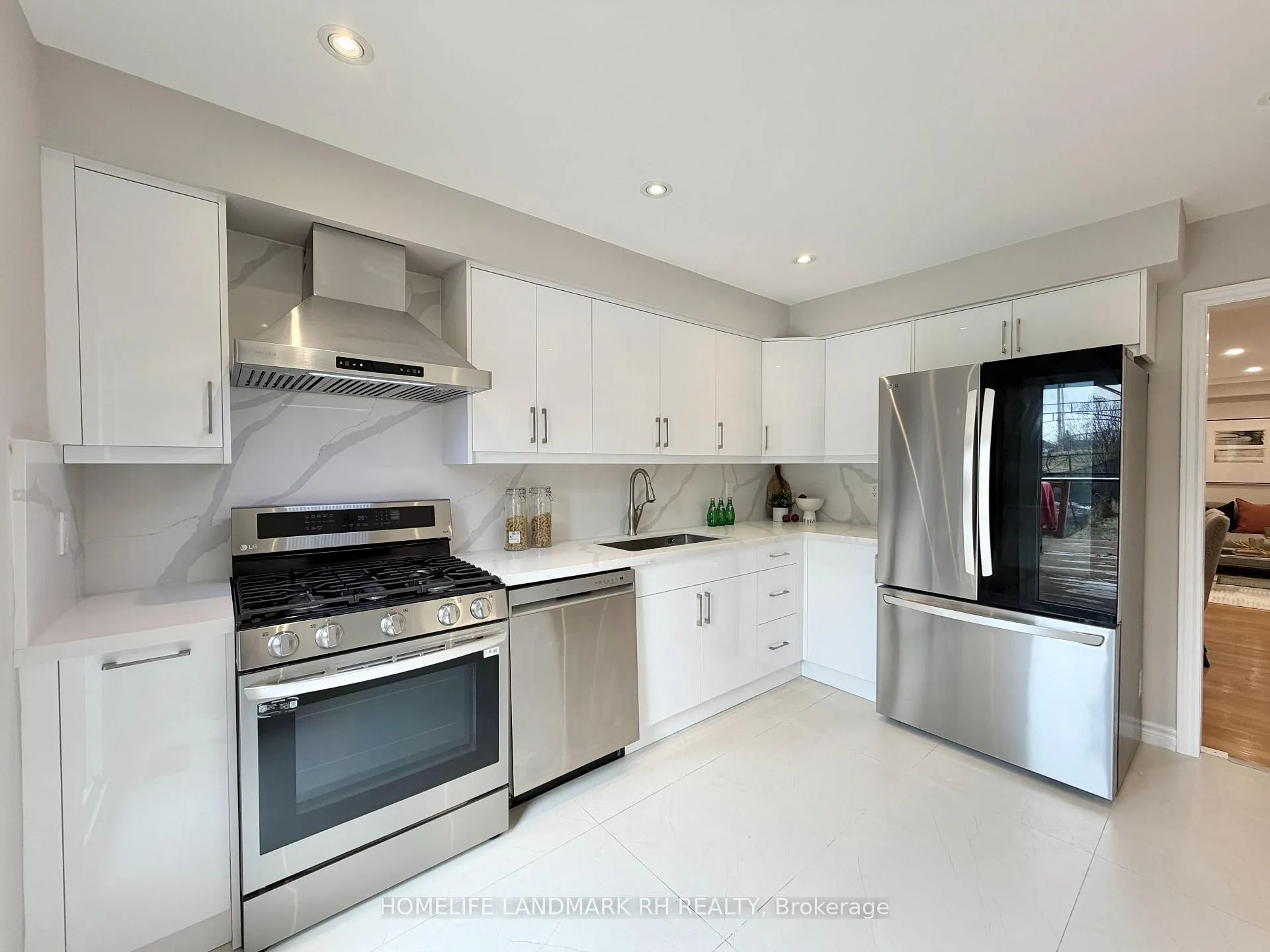 Photo 6 of 50 Primeau Drive, Aurora, Aurora Grove — HOMEH