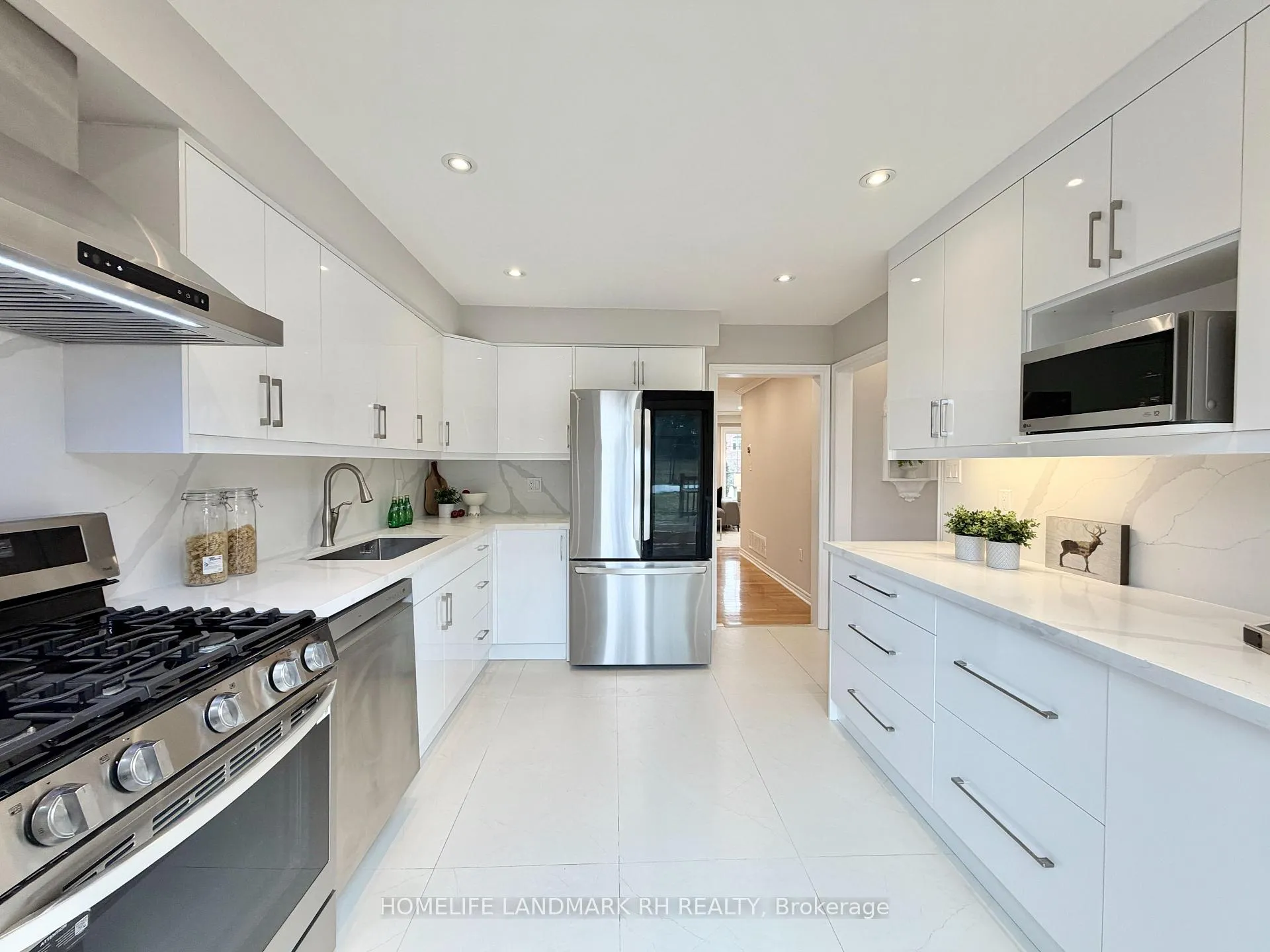 Photo 7 of 50 Primeau Drive, Aurora, Aurora Grove — HOMEH