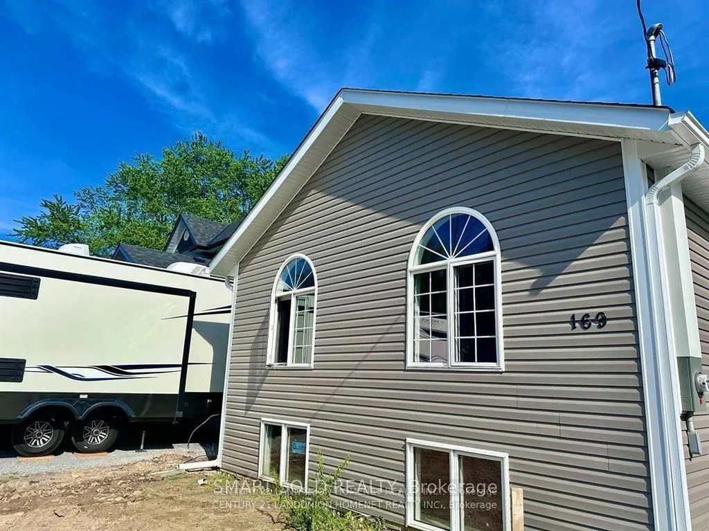Front of Unit #Bsmnt, 169 Garden Avenue