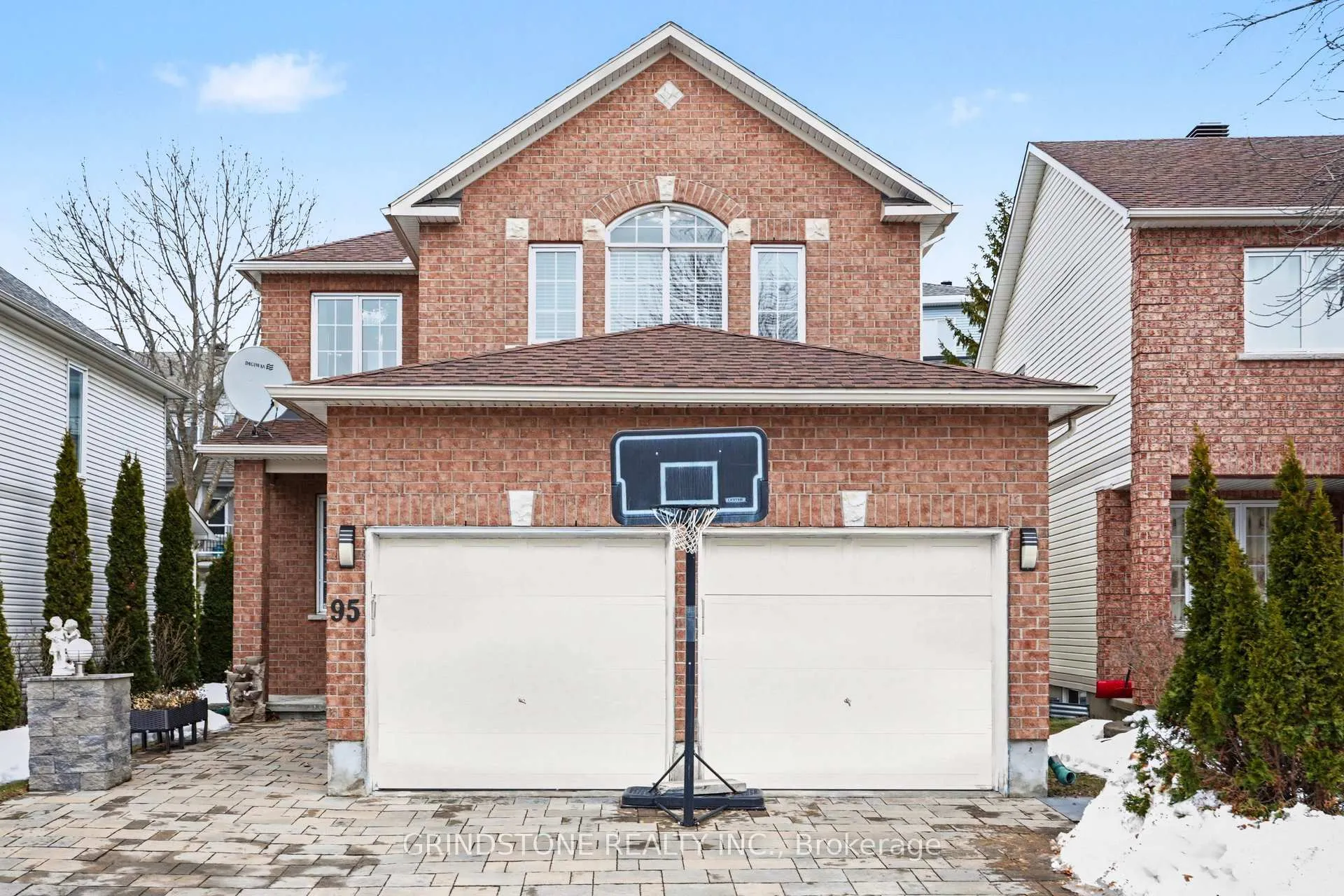Front of 95 Evanshen Crescent