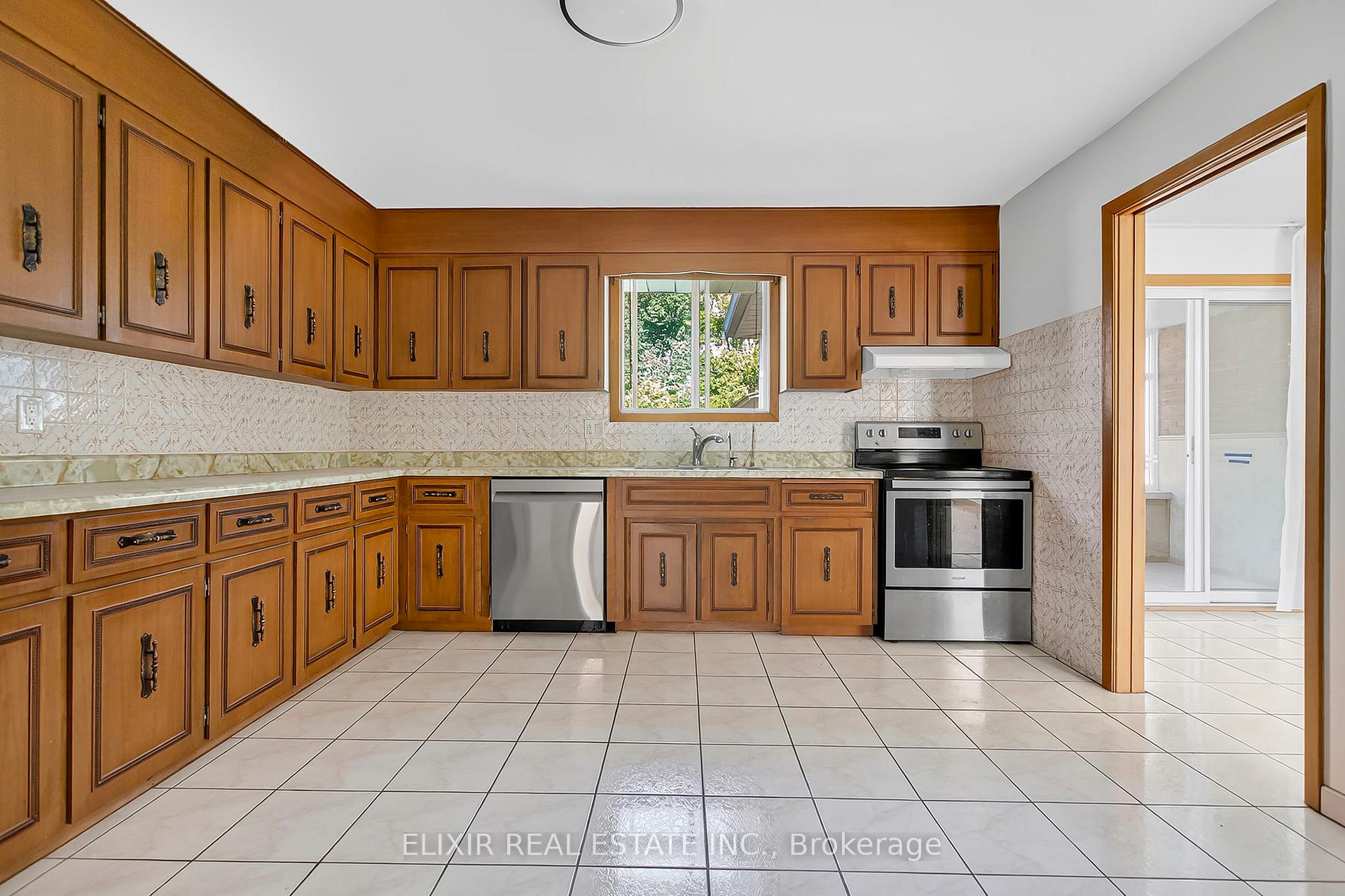 Photo 10 of 246 Thaler Avenue, Kitchener — HOMEH