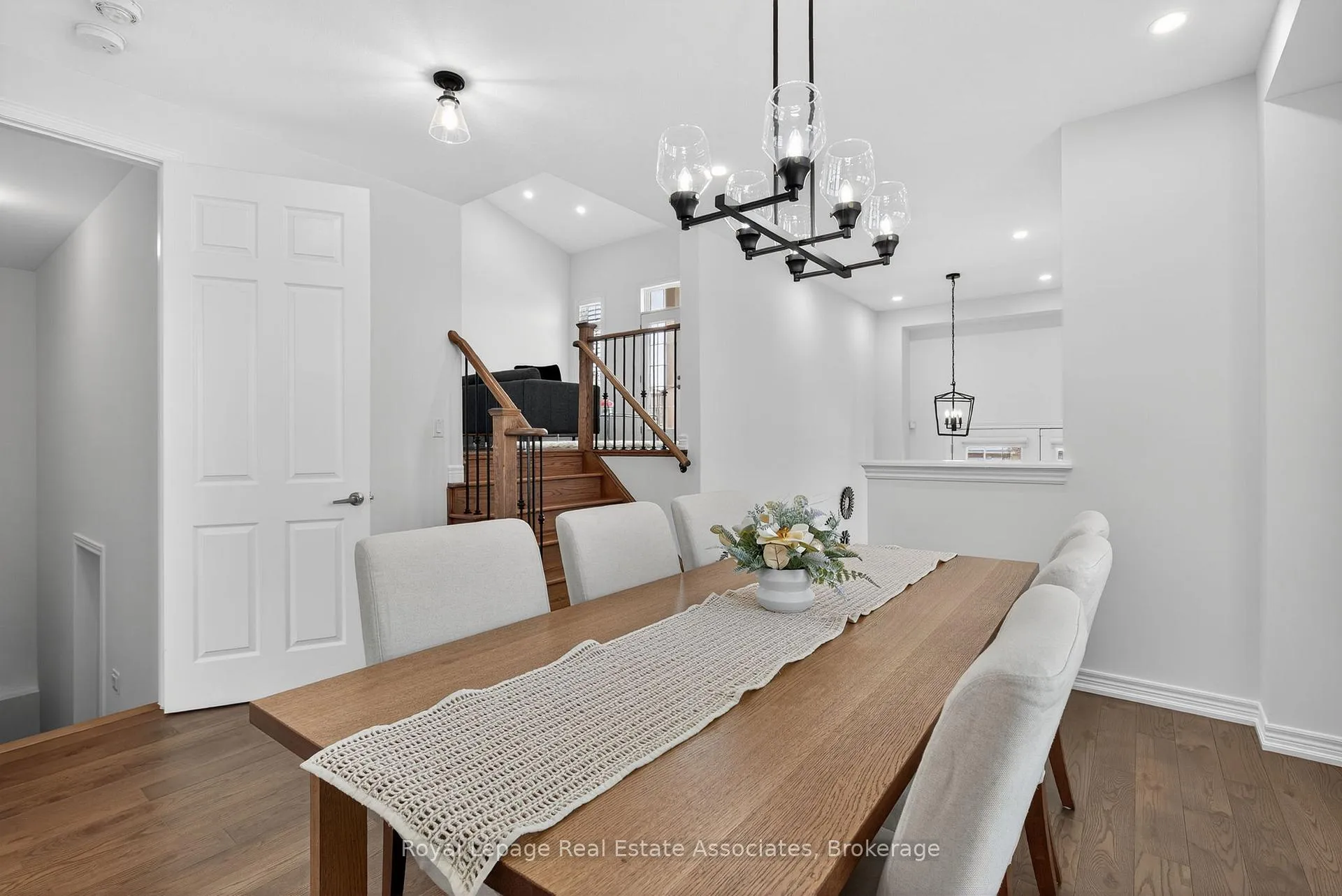 Photo 5 of 113 Sutcliffe Way, New Tecumseth, Rural New Tecumseth — HOMEH