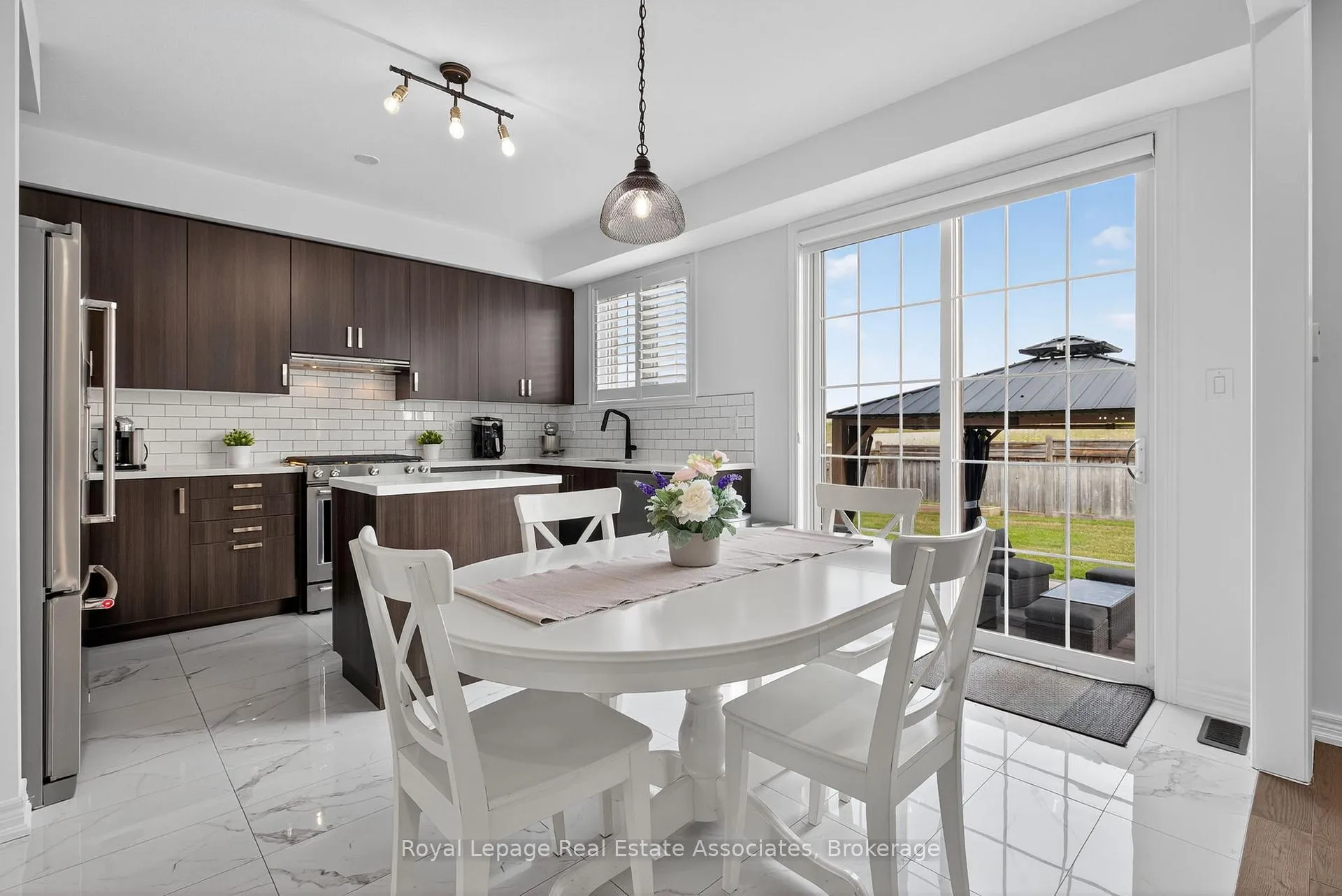 Photo 6 of 113 Sutcliffe Way, New Tecumseth, Rural New Tecumseth — HOMEH
