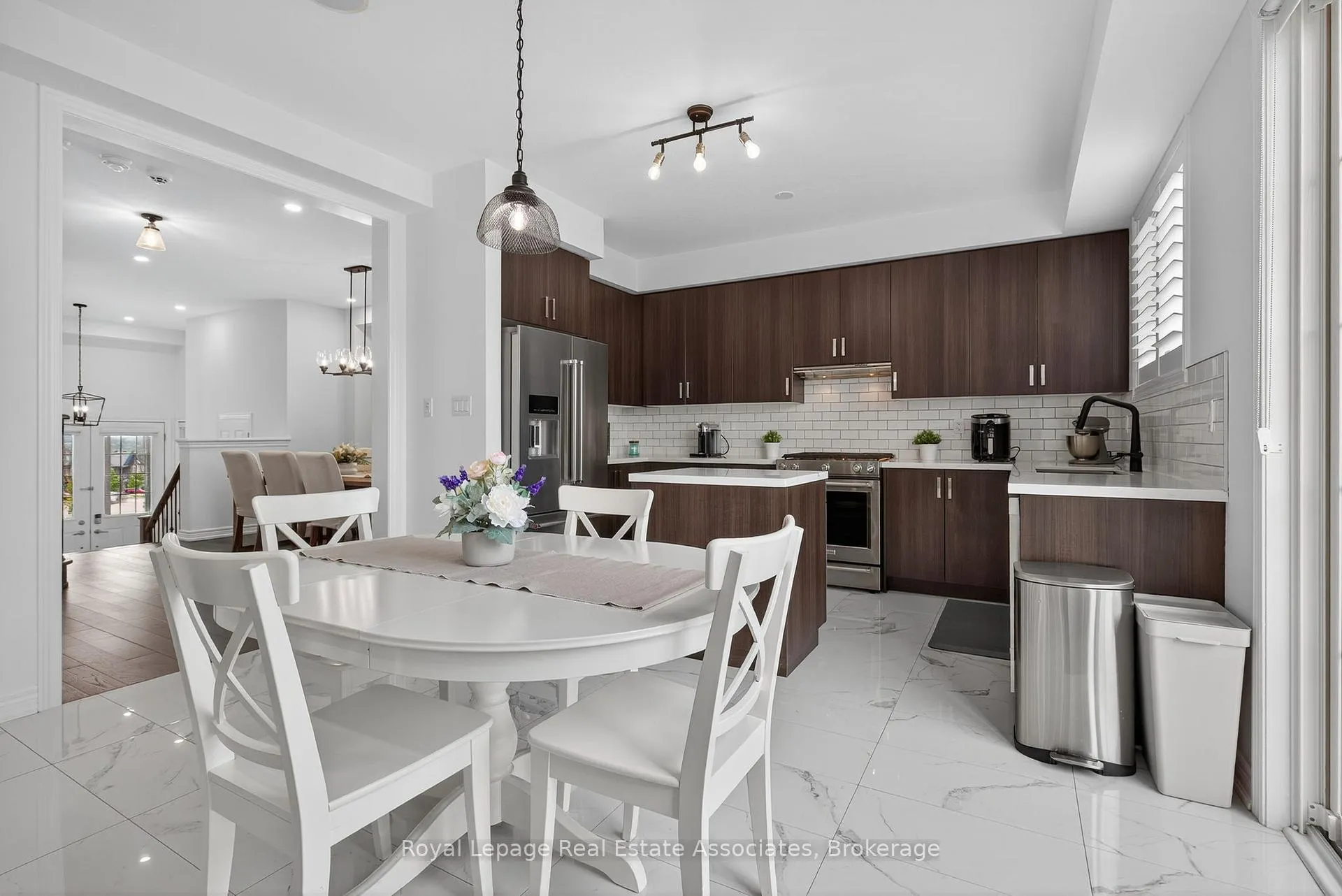 Photo 7 of 113 Sutcliffe Way, New Tecumseth, Rural New Tecumseth — HOMEH