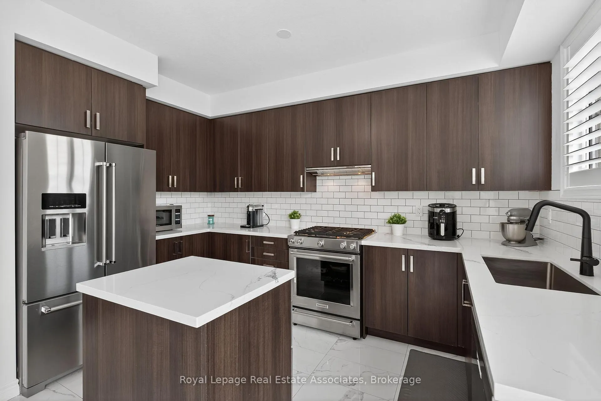 Photo 8 of 113 Sutcliffe Way, New Tecumseth, Rural New Tecumseth — HOMEH