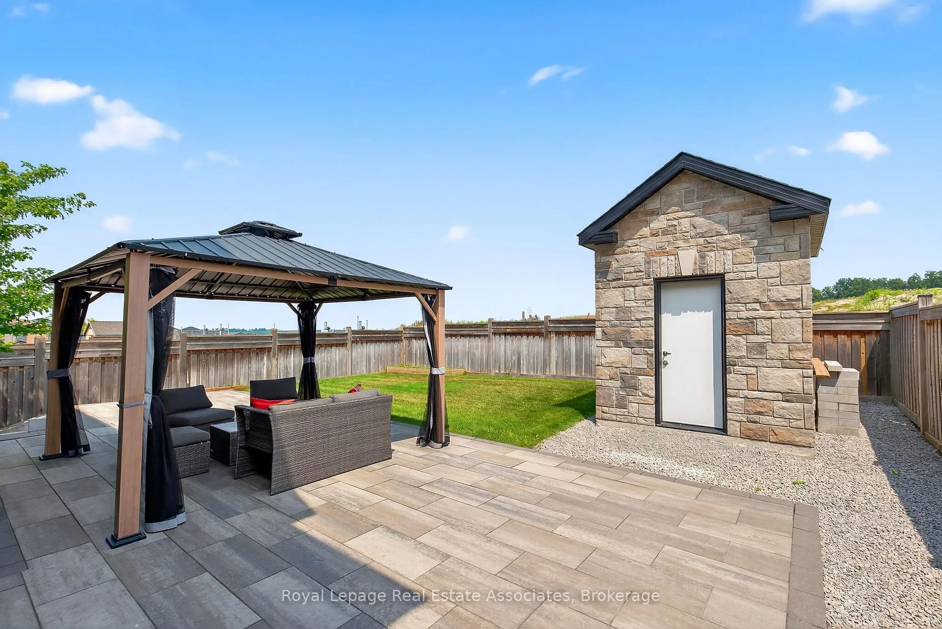 Photo 32 of 113 Sutcliffe Way, New Tecumseth, Rural New Tecumseth — HOMEH