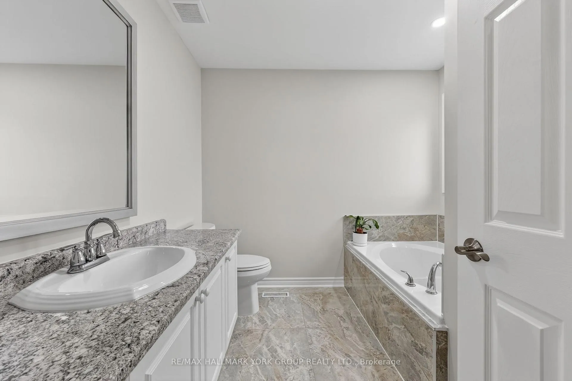 Photo 10 of 1166 Andrade Lane, Innisfil, Alcona — HOMEH