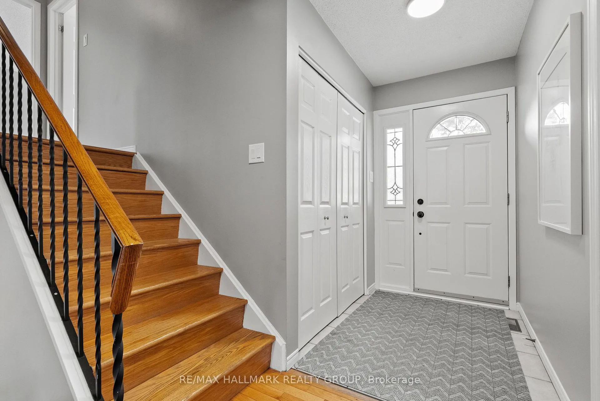 Photo 3 of 34 Nanook Crescent, Ottawa, Kanata - Katimavik — HOMEH