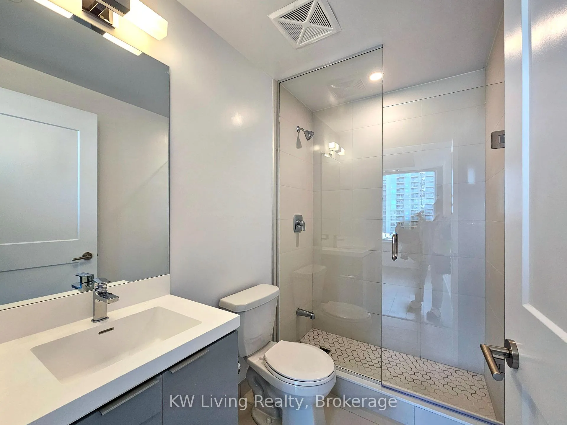 Photo 5 of Unit 2201, 25 Holly Street, Toronto, Mount Pleasant West — HOMEH