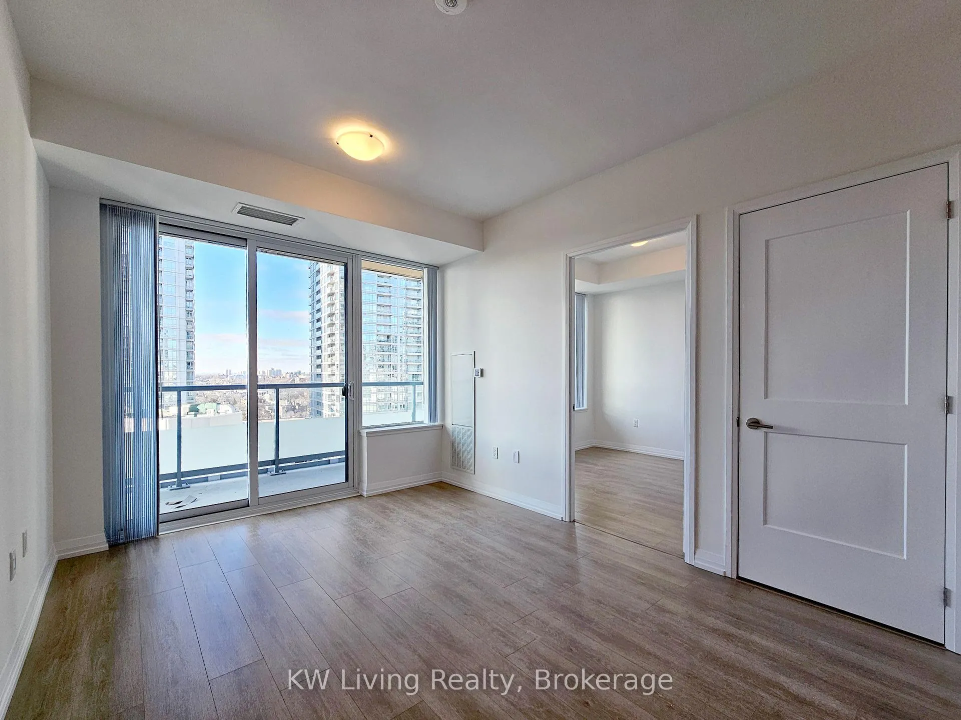 Photo 8 of Unit 2201, 25 Holly Street, Toronto, Mount Pleasant West — HOMEH