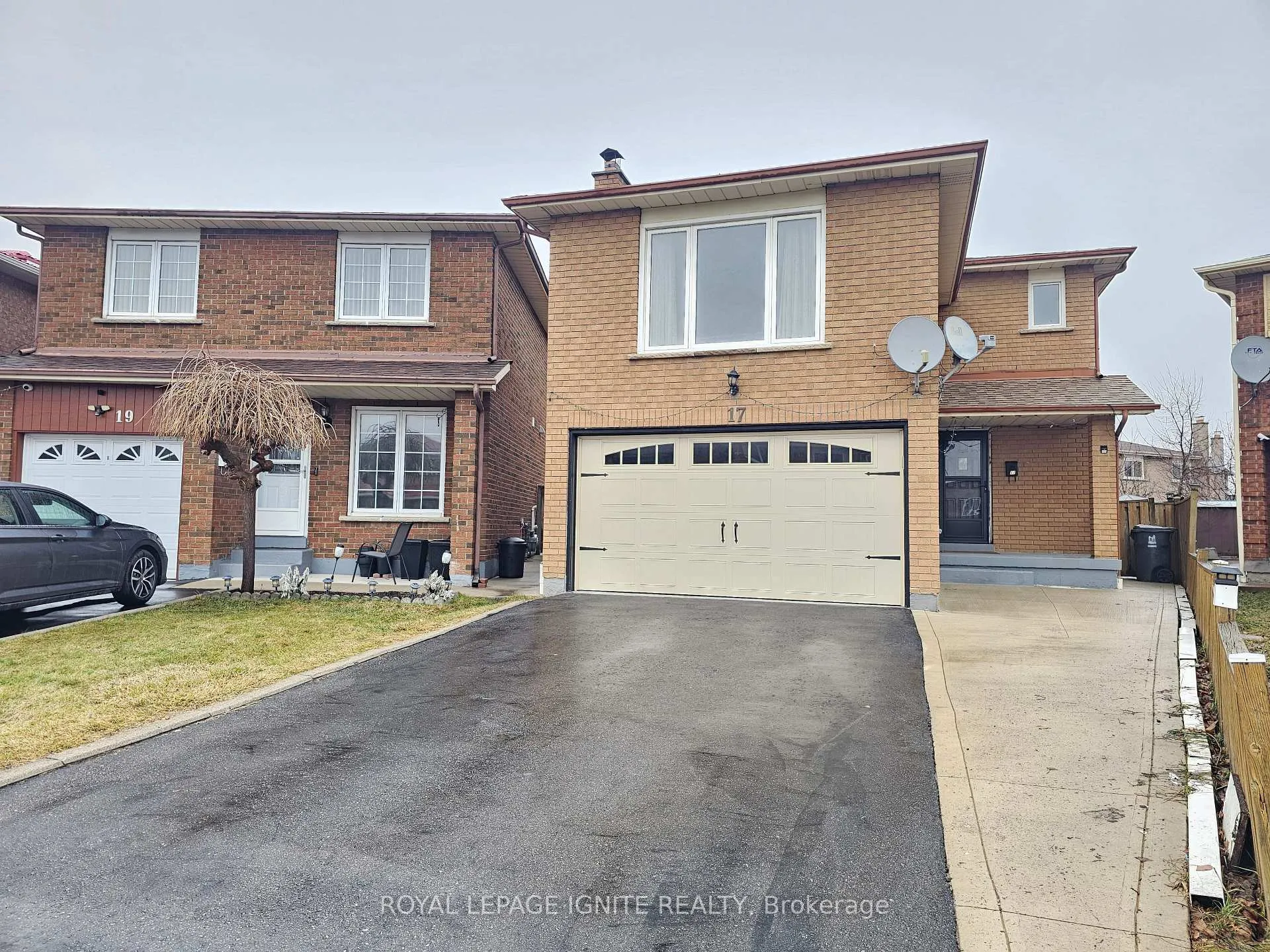 Photo 1 of 17 St Emilion Way, Etobicoke, West Humber-Clairville — HOMEH