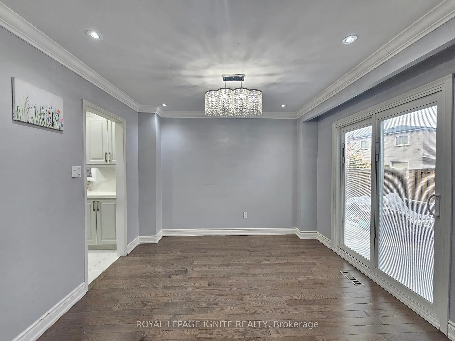 Photo 5 of 17 St Emilion Way, Etobicoke, West Humber-Clairville — HOMEH