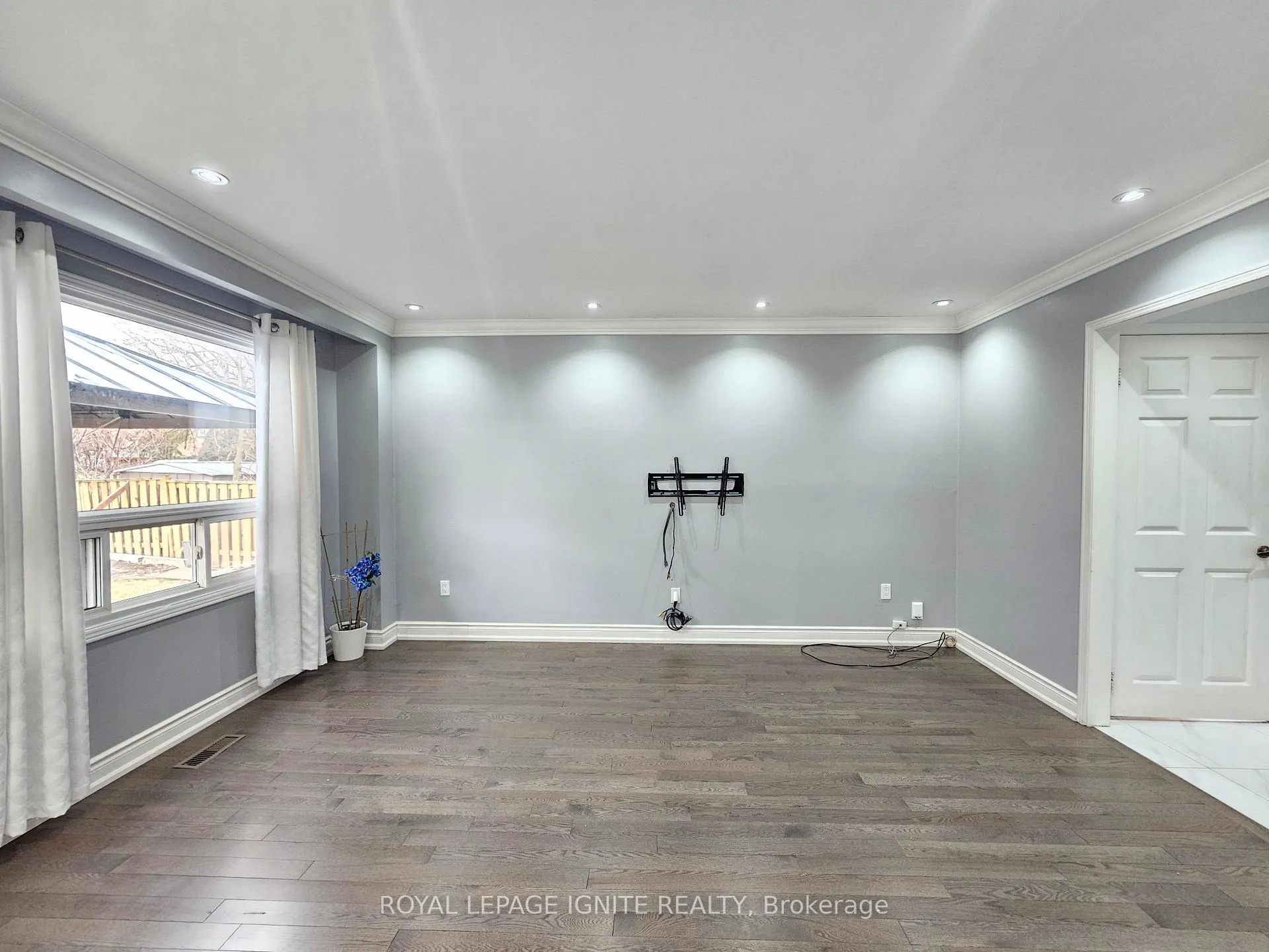 Photo 6 of 17 St Emilion Way, Etobicoke, West Humber-Clairville — HOMEH
