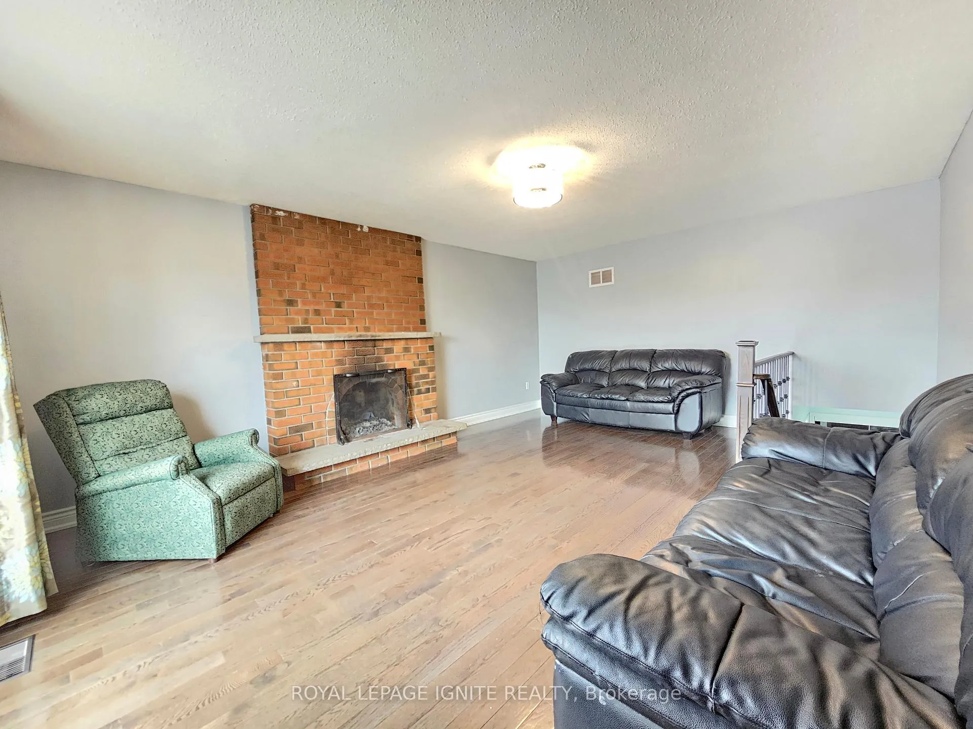 Photo 12 of 17 St Emilion Way, Etobicoke, West Humber-Clairville — HOMEH