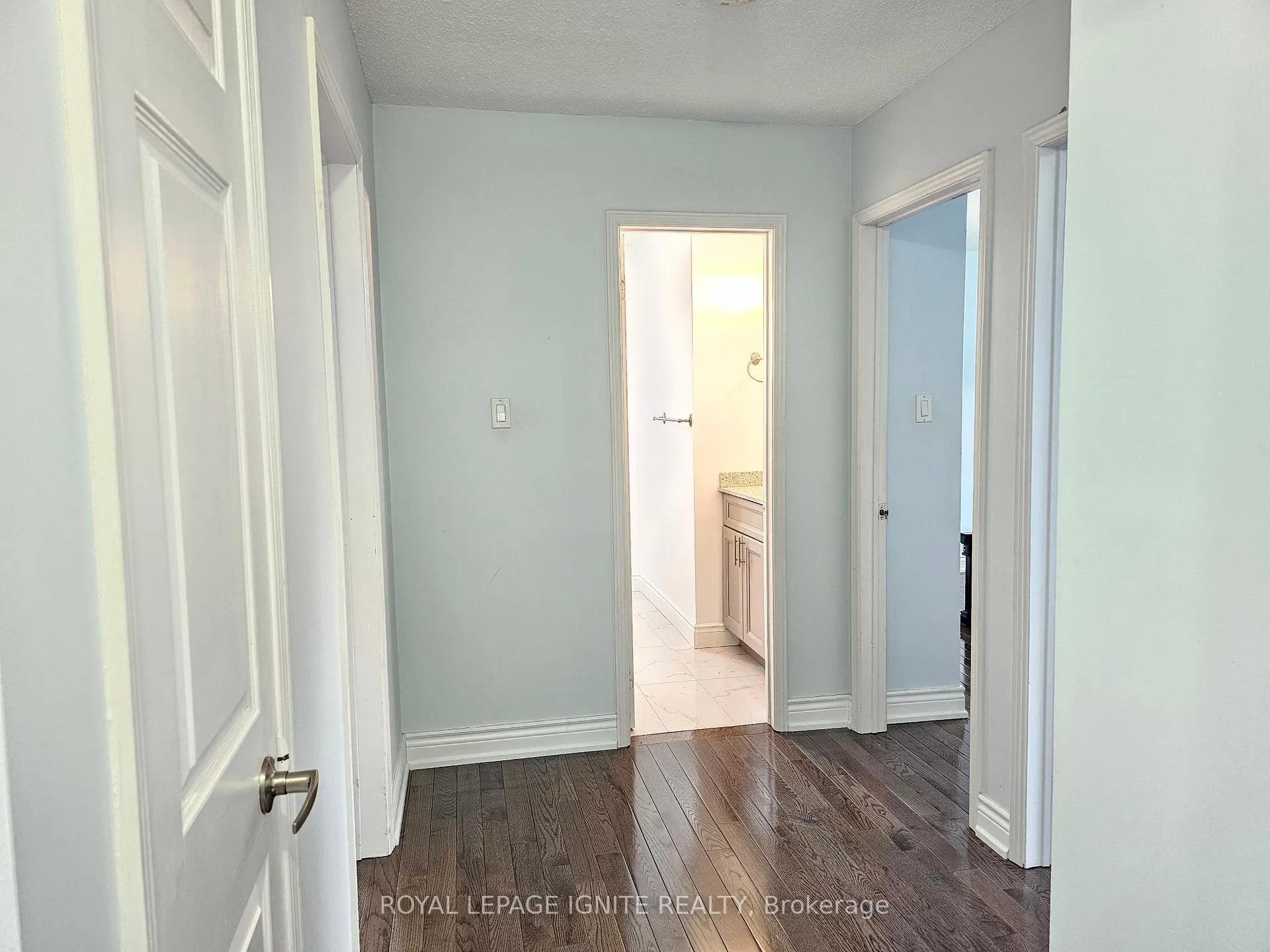 Photo 13 of 17 St Emilion Way, Etobicoke, West Humber-Clairville — HOMEH