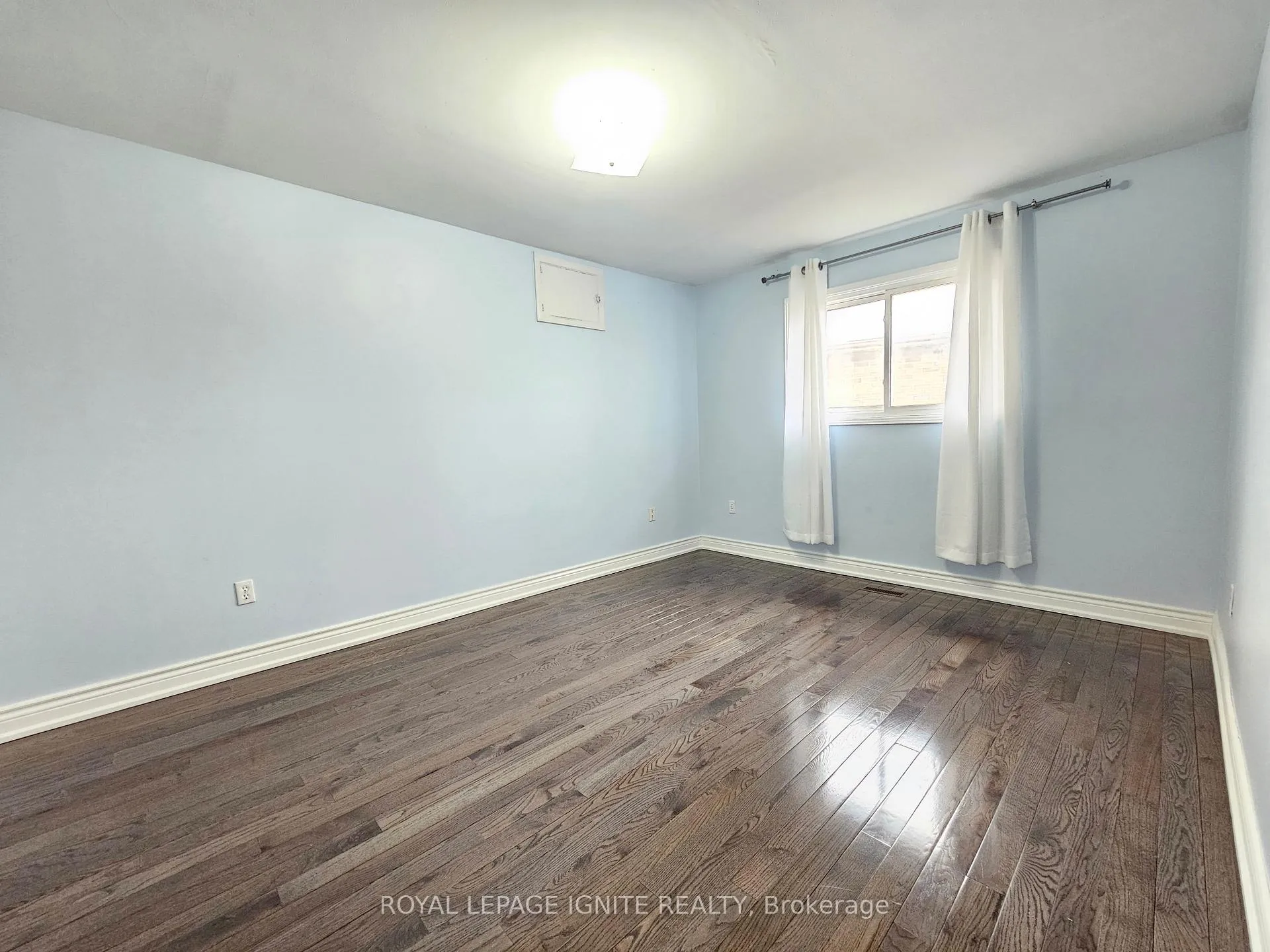 Photo 14 of 17 St Emilion Way, Etobicoke, West Humber-Clairville — HOMEH