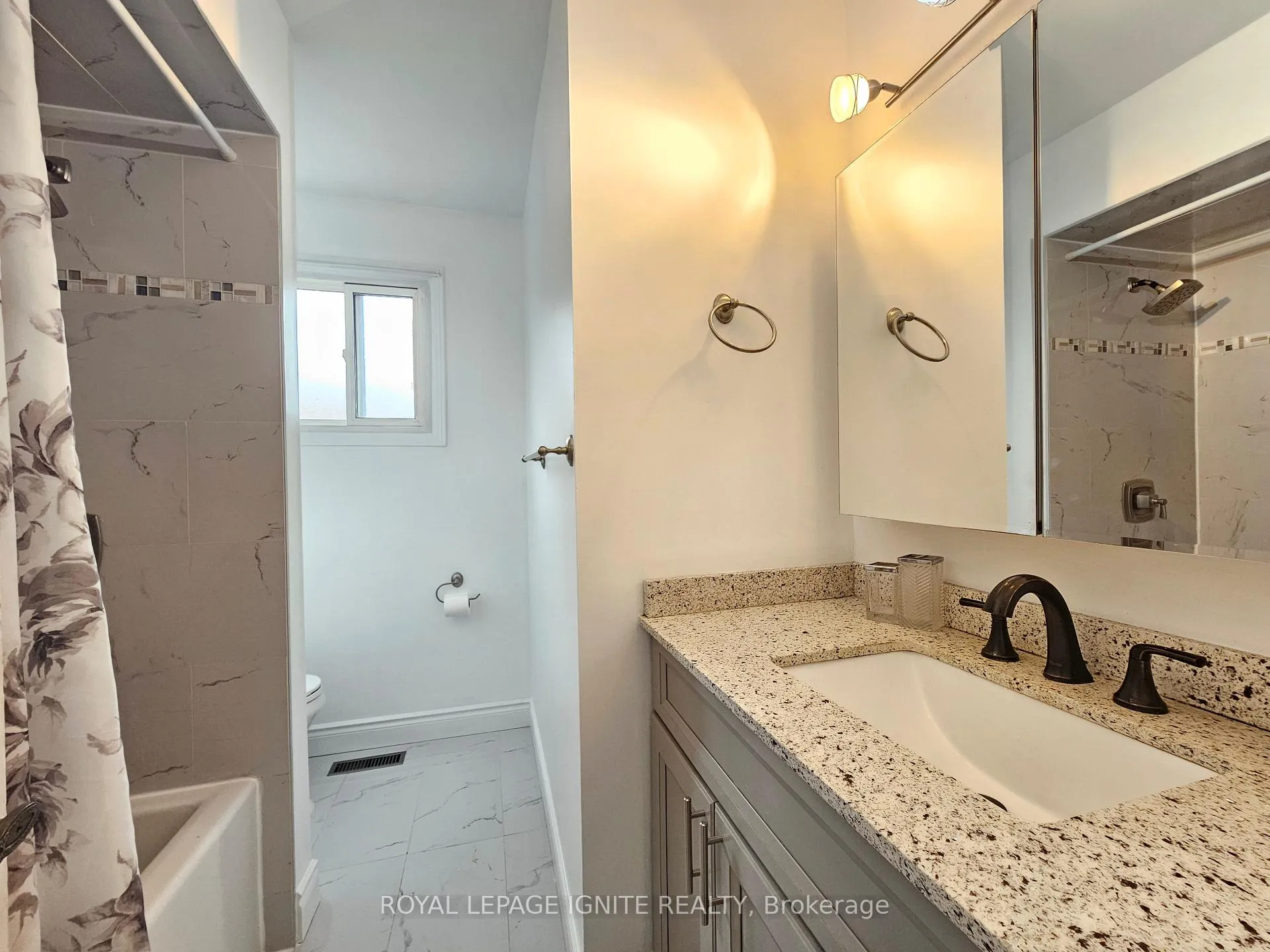 Photo 15 of 17 St Emilion Way, Etobicoke, West Humber-Clairville — HOMEH