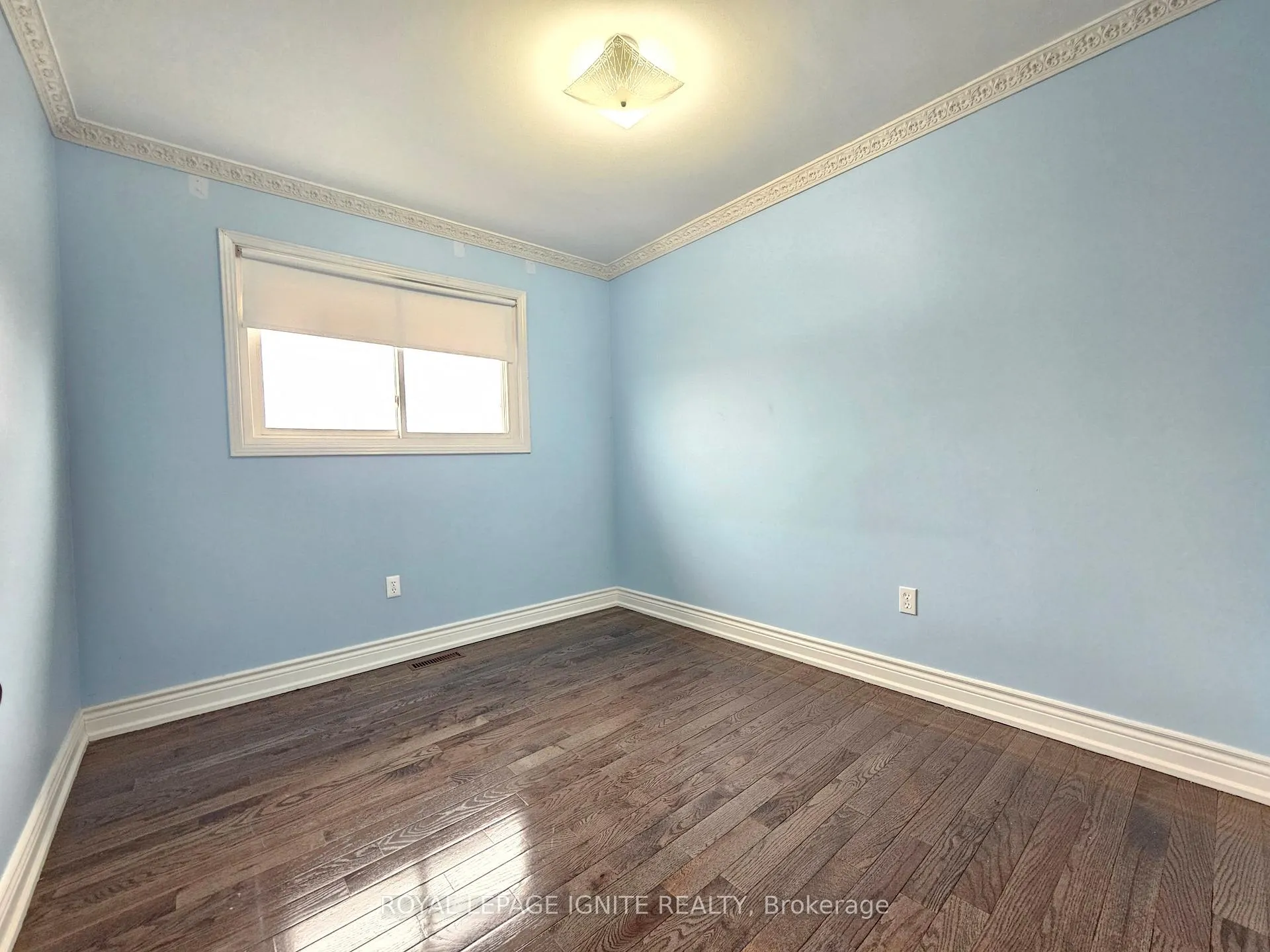 Photo 16 of 17 St Emilion Way, Etobicoke, West Humber-Clairville — HOMEH