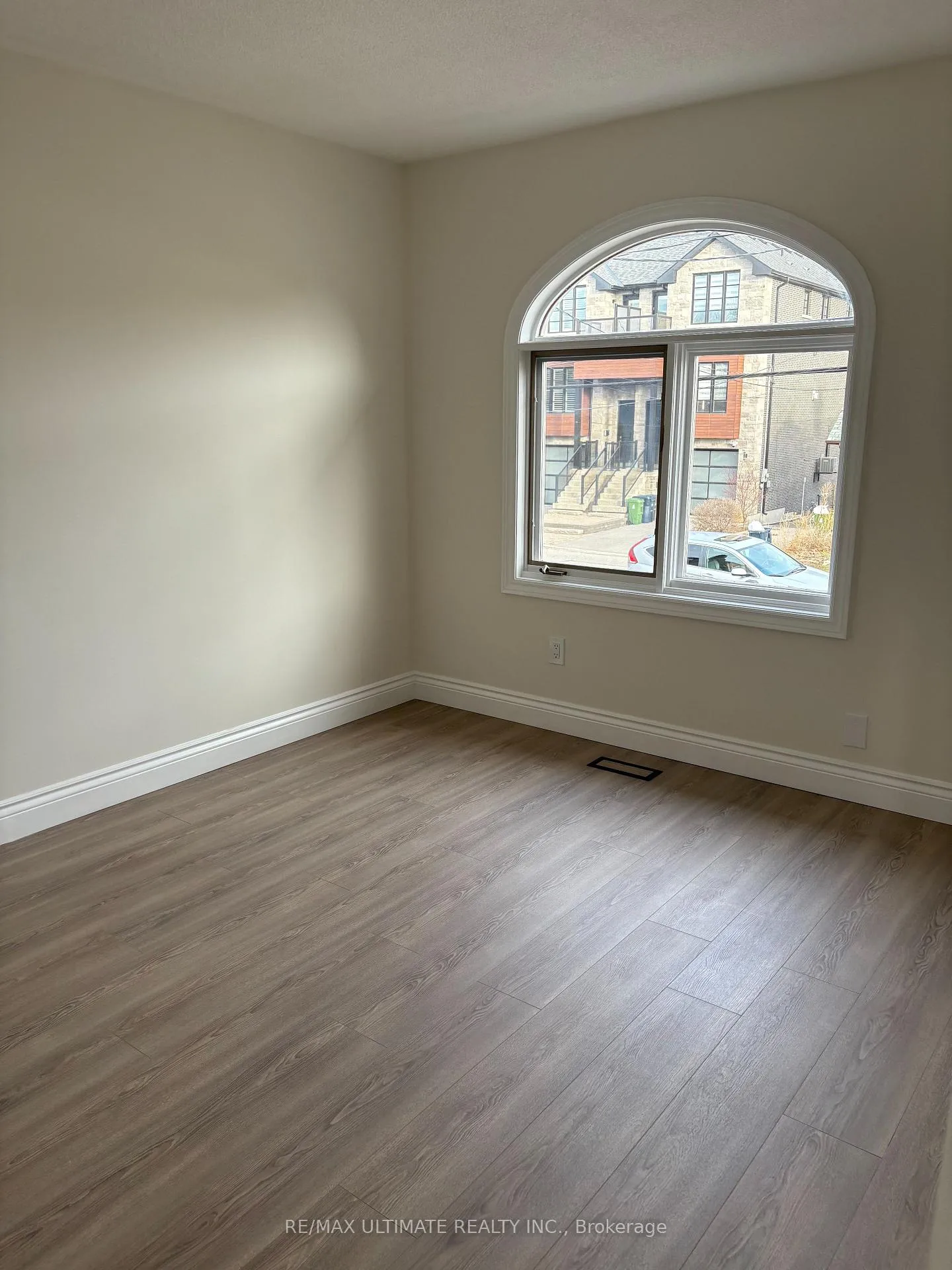 Photo 2 of Unit Main, 27 Venn Crescent, Toronto, Keelesdale-Eglinton West — HOMEH