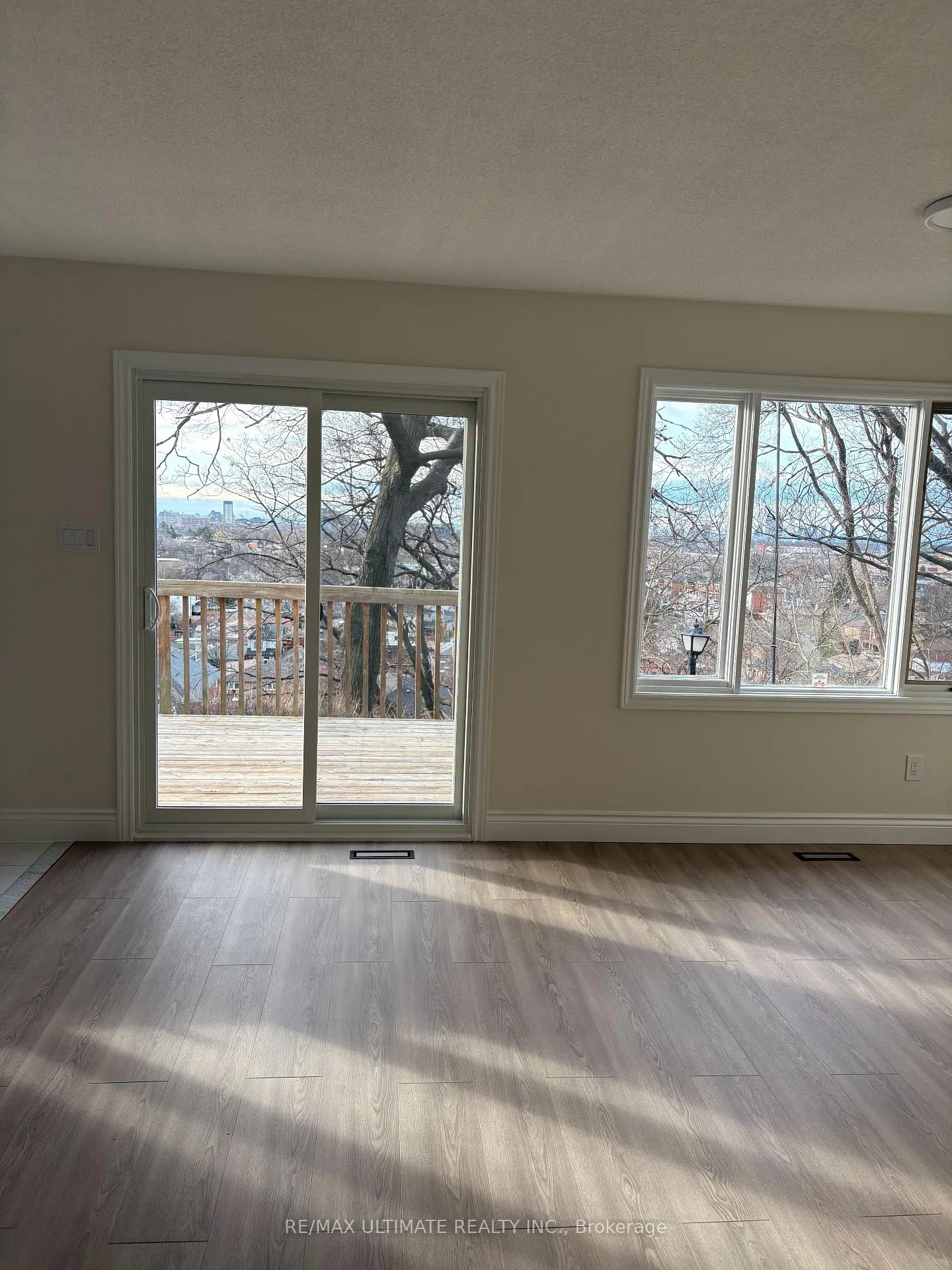 Photo 3 of Unit Main, 27 Venn Crescent, Toronto, Keelesdale-Eglinton West — HOMEH