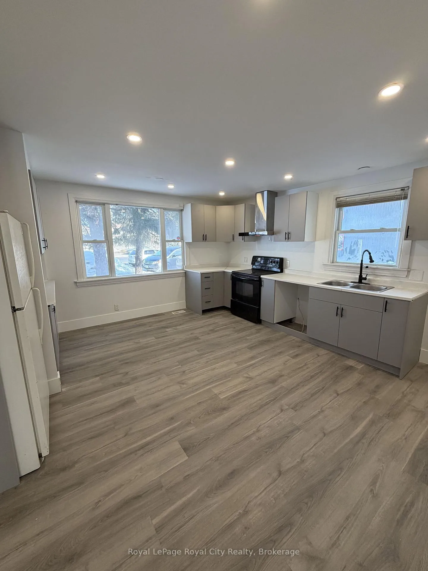 Photo 1 of 1475 Gordon Street, Guelph, Clairfields/Hanlon Business Park — HOMEH
