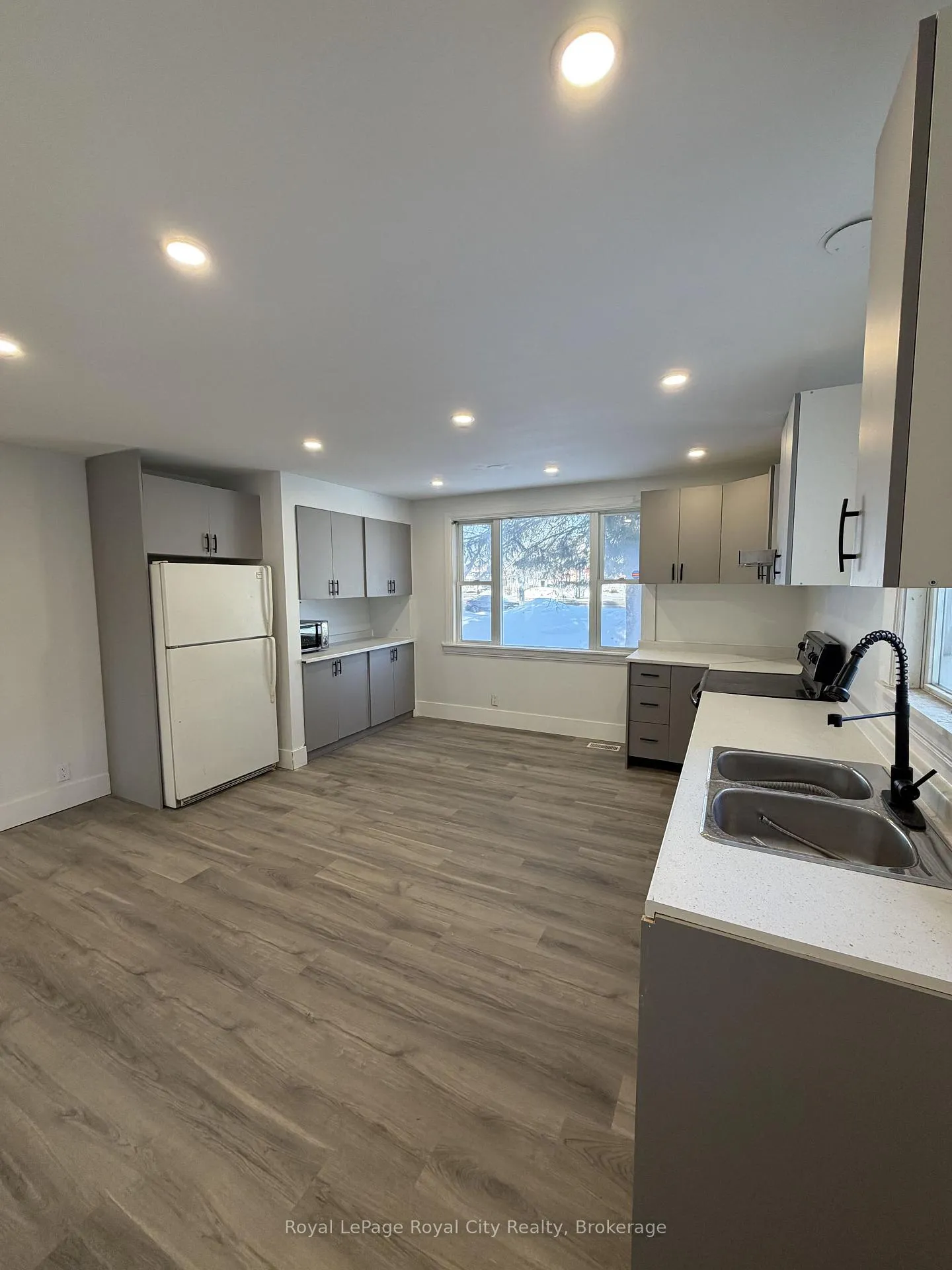 Photo 5 of 1475 Gordon Street, Guelph, Clairfields/Hanlon Business Park — HOMEH