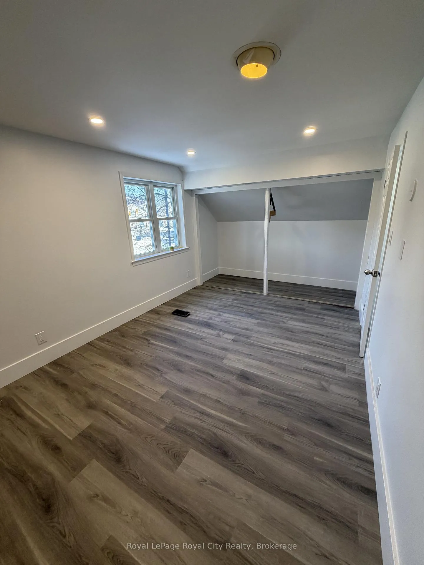 Photo 9 of 1475 Gordon Street, Guelph, Clairfields/Hanlon Business Park — HOMEH
