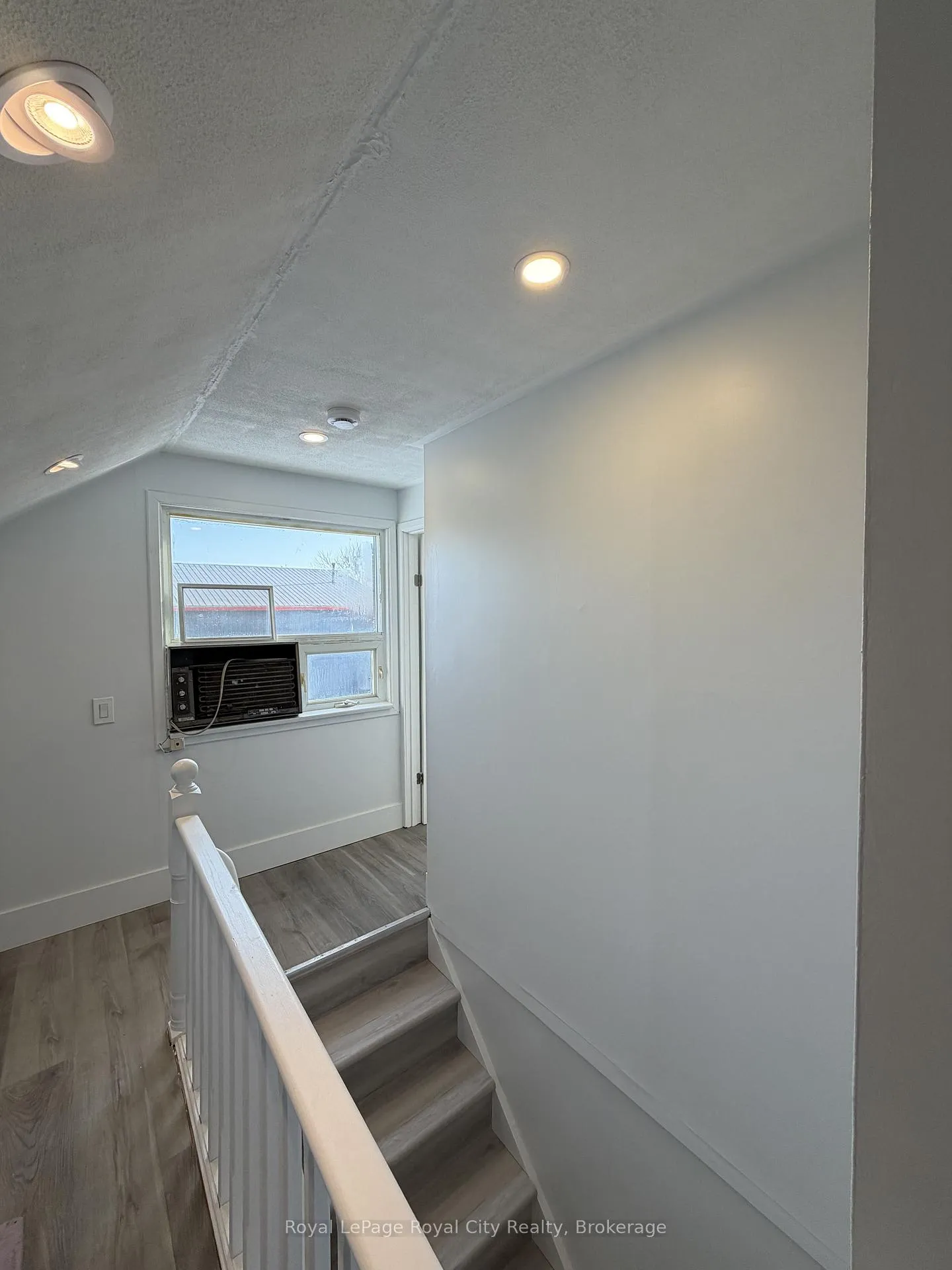 Photo 14 of 1475 Gordon Street, Guelph, Clairfields/Hanlon Business Park — HOMEH