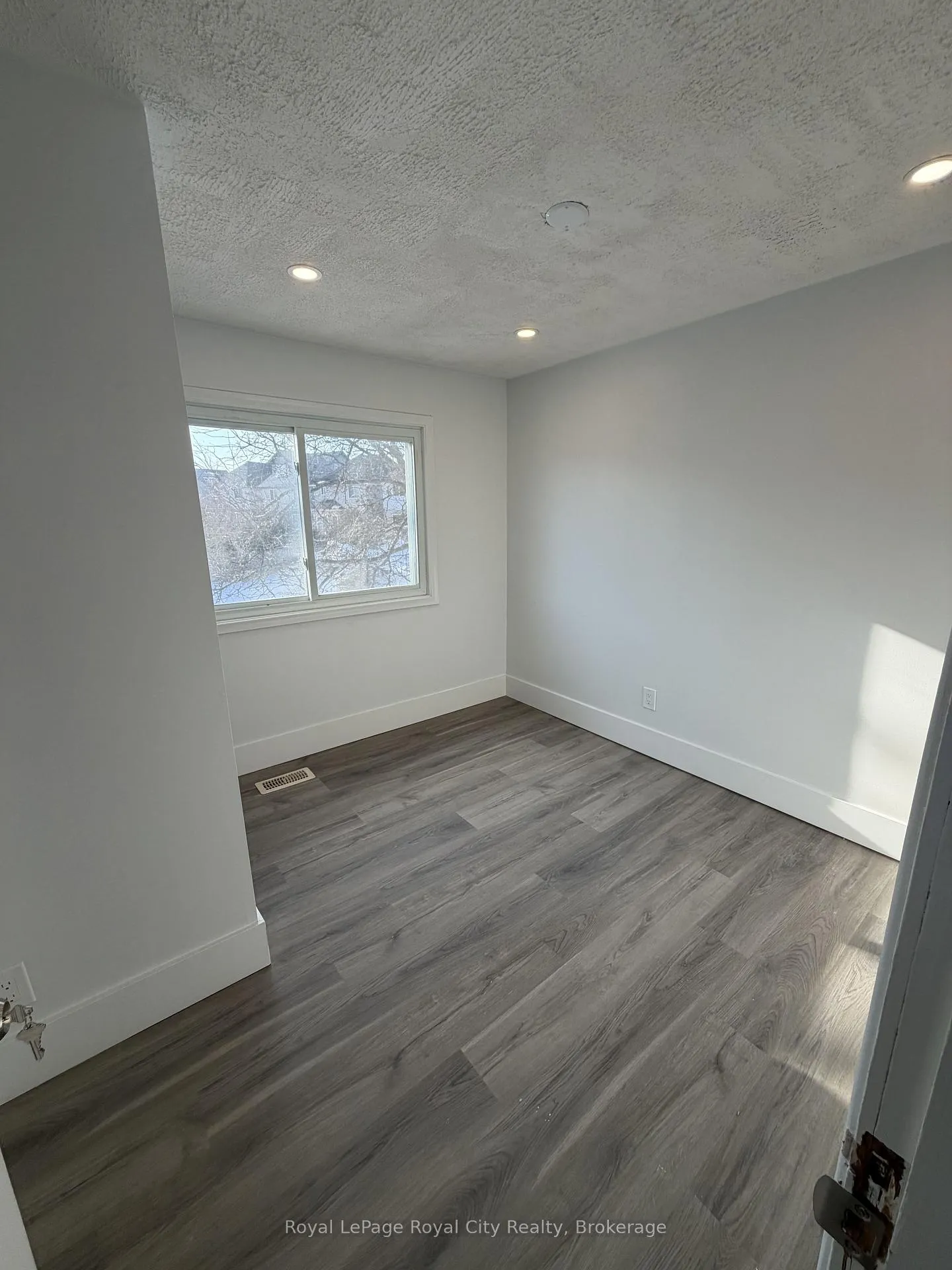 Photo 15 of 1475 Gordon Street, Guelph, Clairfields/Hanlon Business Park — HOMEH