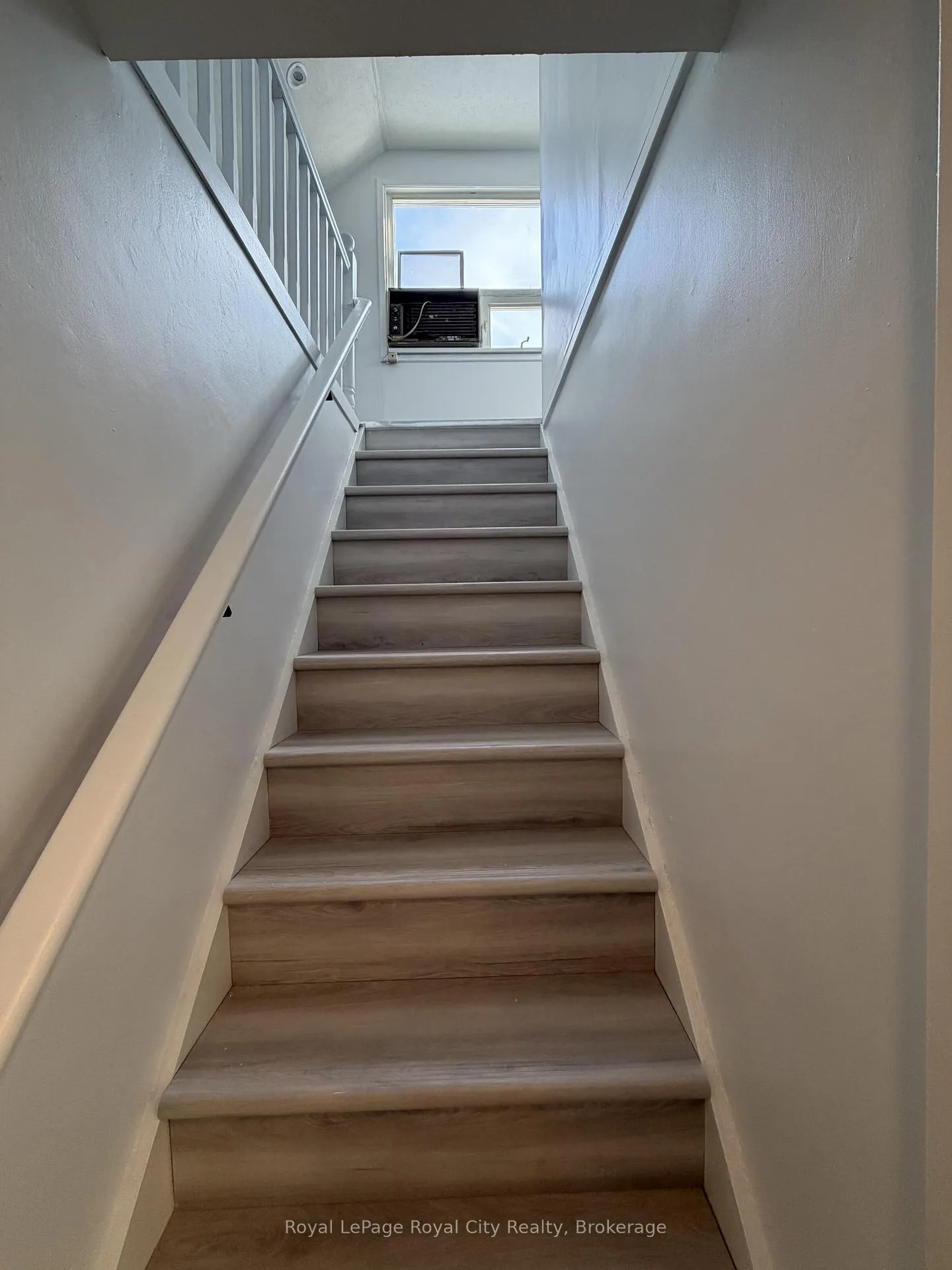 Photo 16 of 1475 Gordon Street, Guelph, Clairfields/Hanlon Business Park — HOMEH